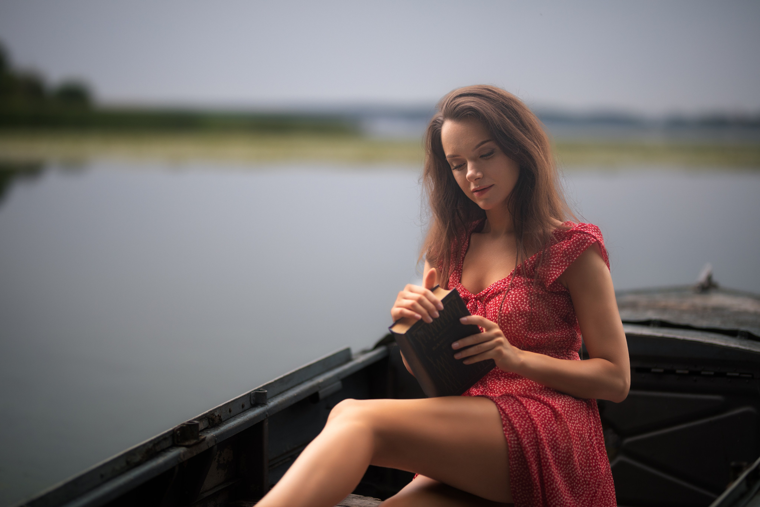 Съемка с Екатериной на рассвете на берегу реки