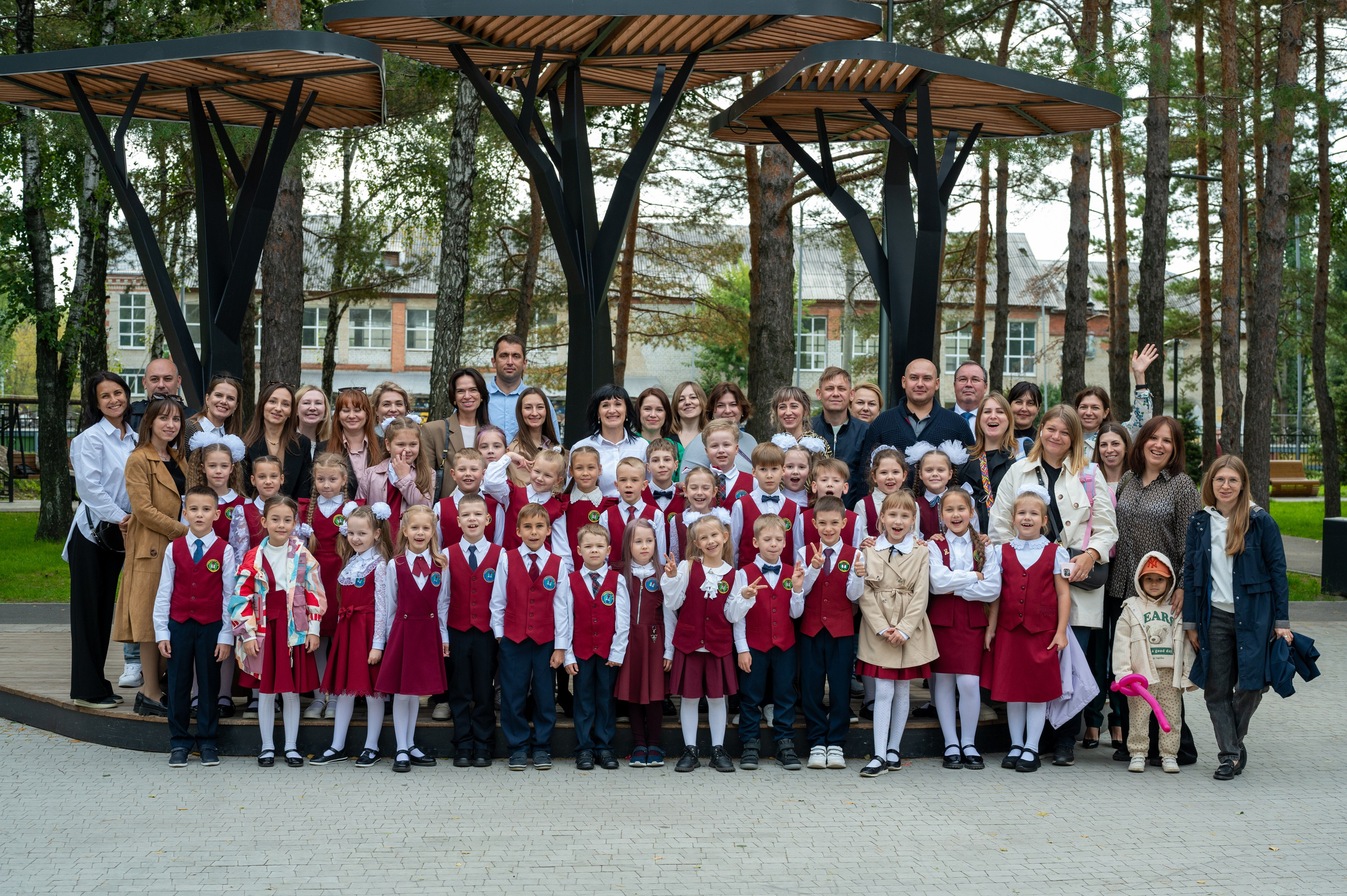 1 сентября 16 гимназия 2 класс (линейка + в классе+ на улице). Фотограф новорожденных, семейный детский в Тюмени Татьяна Морозова