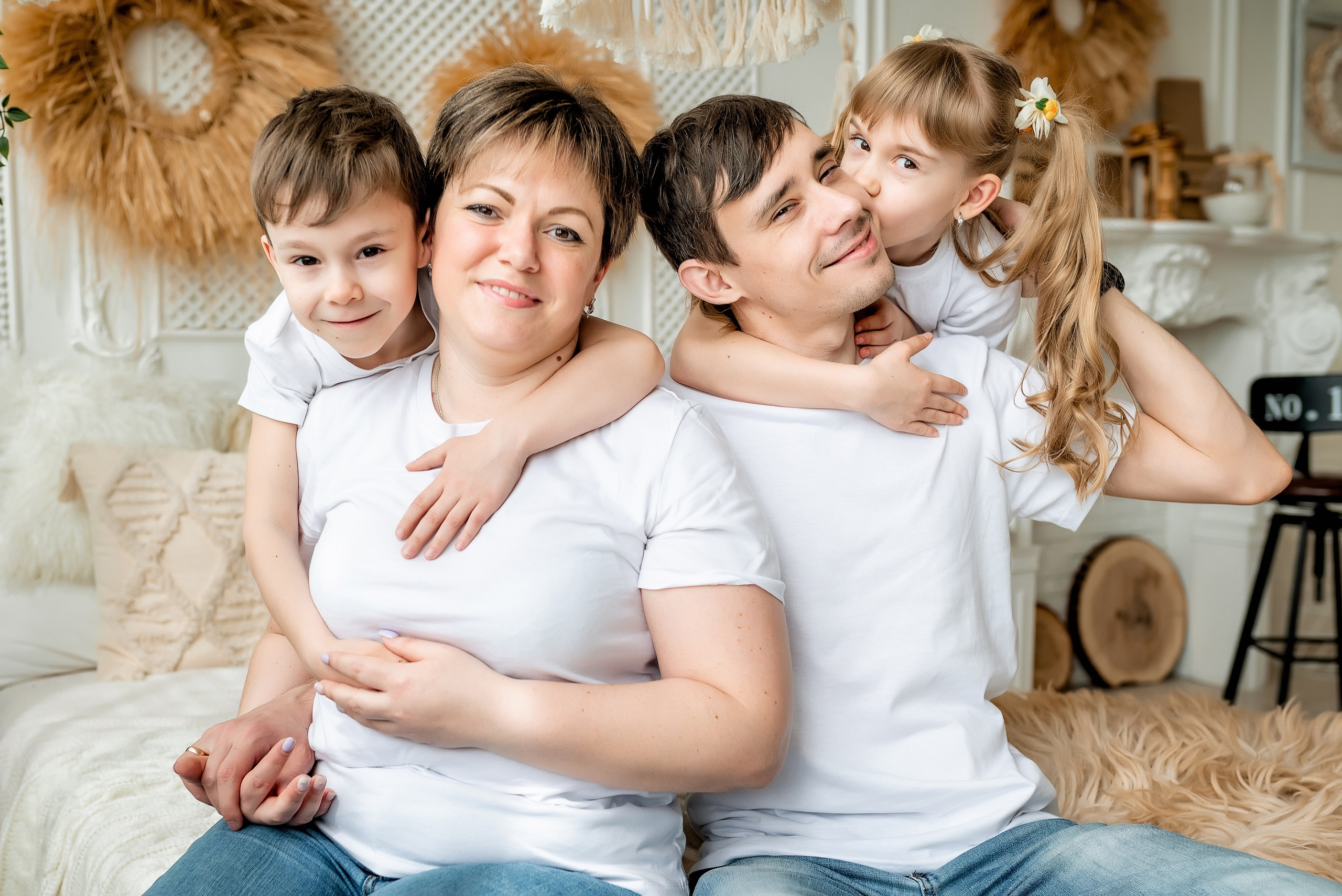 Семейная фотосессии в студии в Ростове на Дону: запечатлейте моменты счастья!