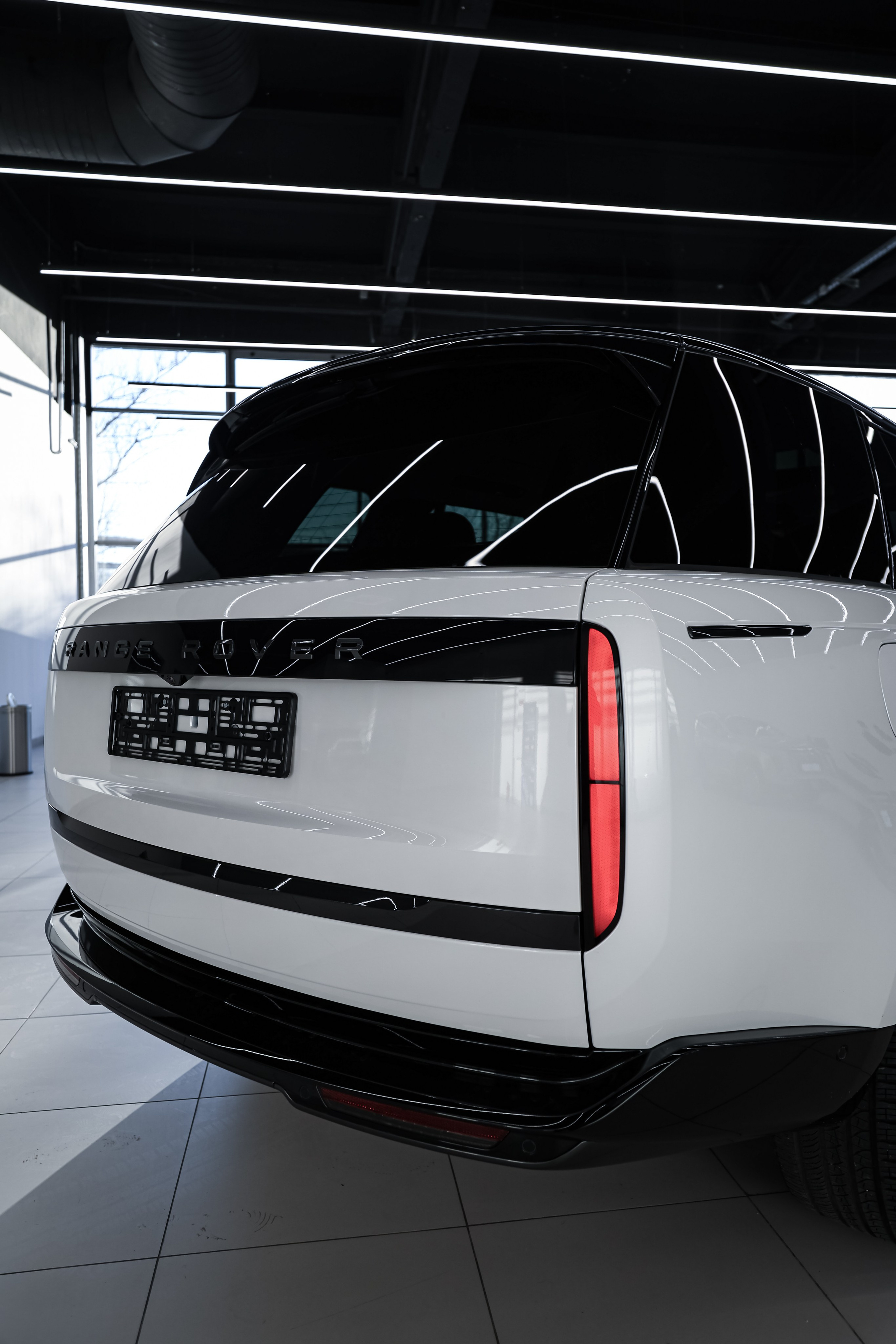 2024 Range Rover. Mixturecaptures