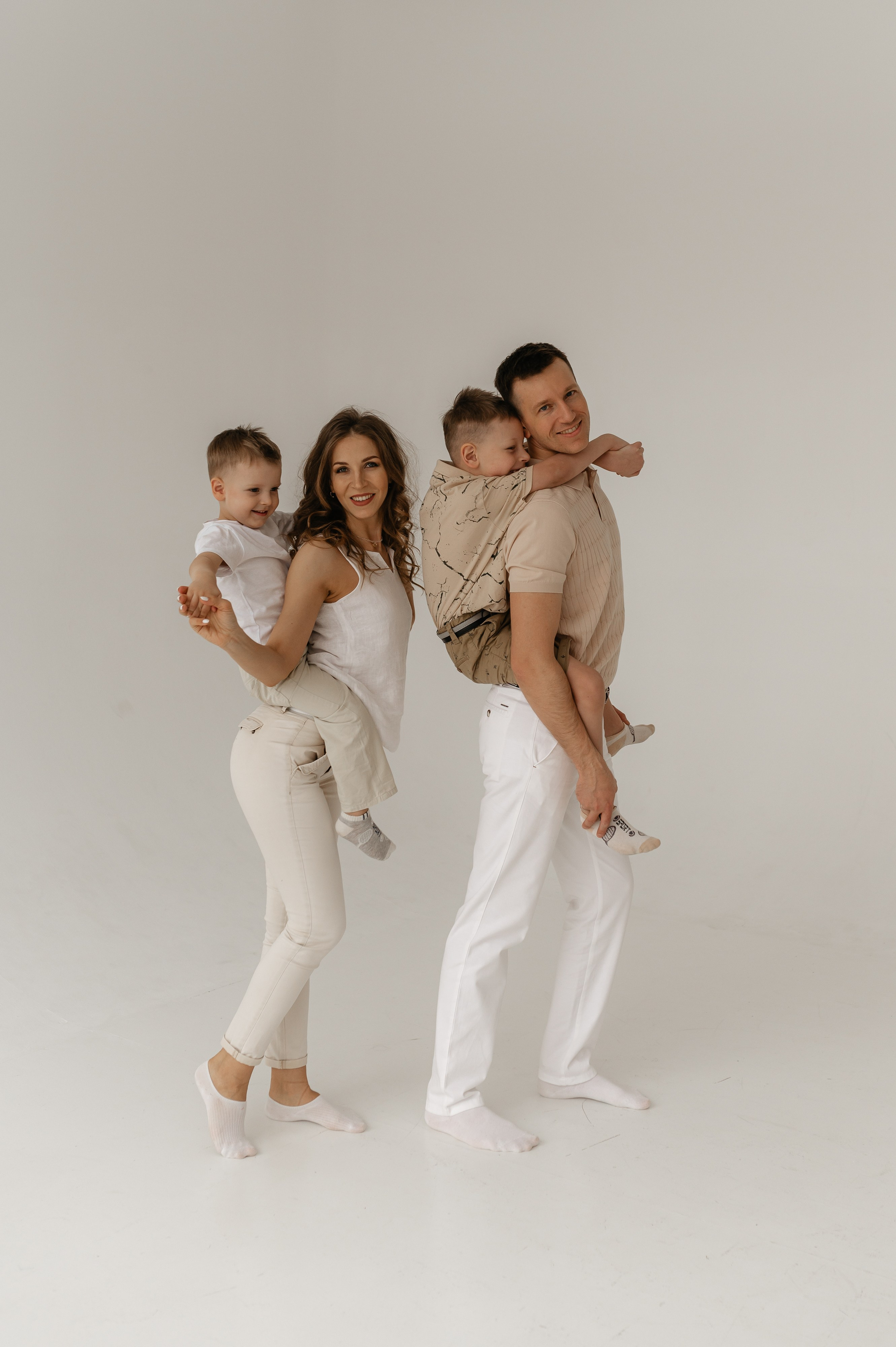 Семейная на циклораме. Главная