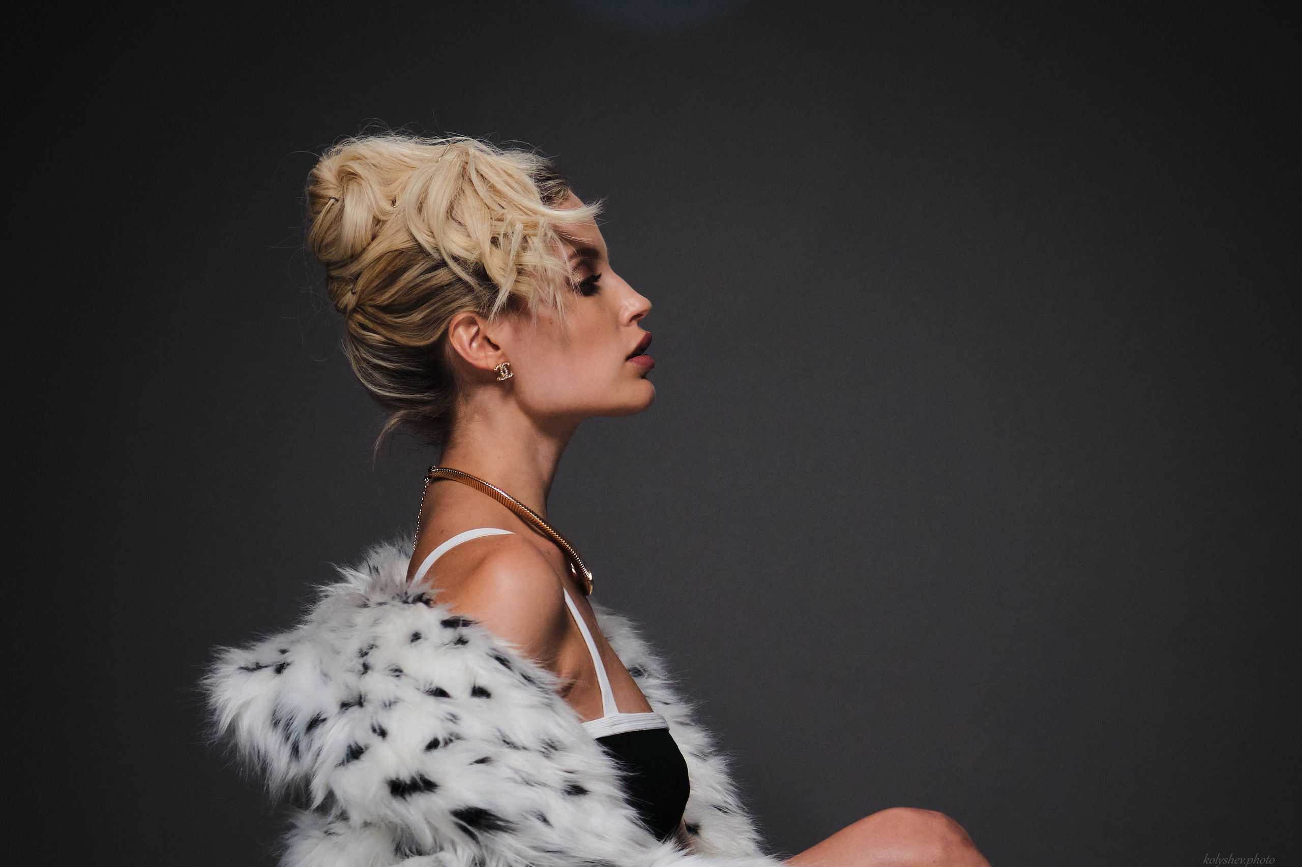 Стильная фотосессия для девушки в Воскресенске