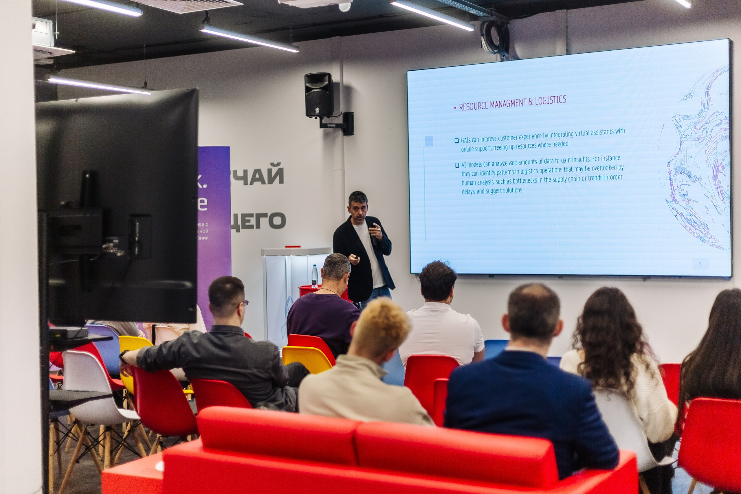 Неймарк. Лекторий. Репортажный и портретный фотограф в Нижнем Новгороде Максим Горшков