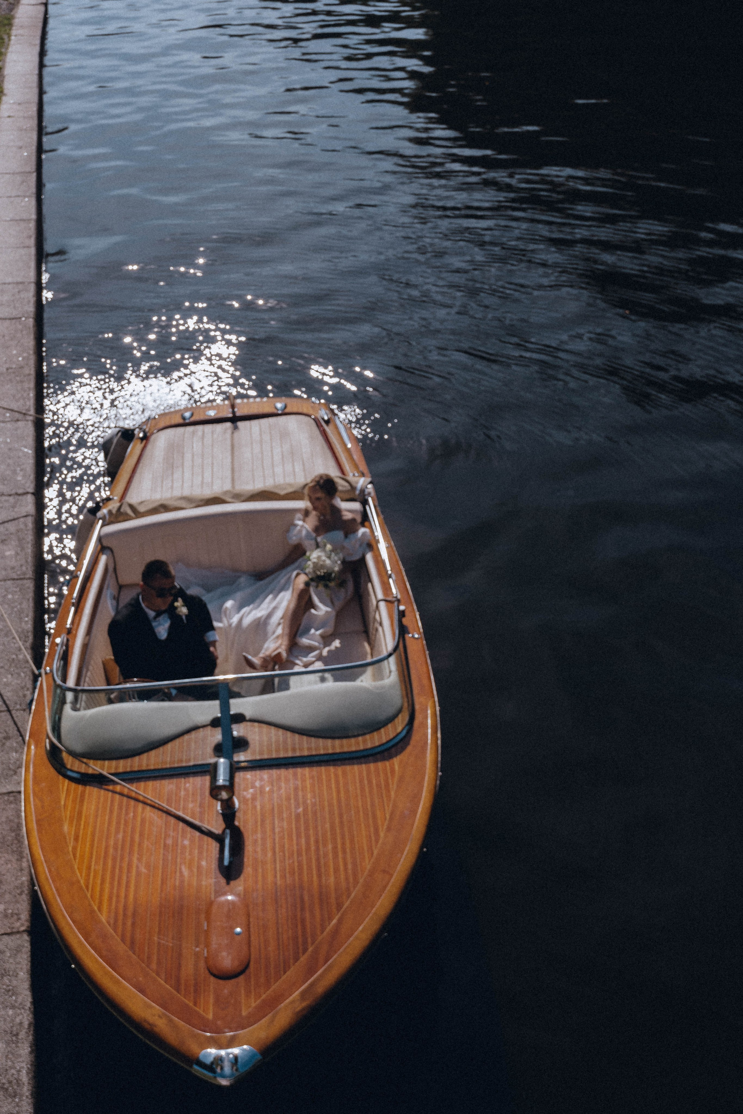 СВАДЕНБНАЯ СЬЕМКА НА КАТЕРЕ ПО КАНАЛАМ САНКТ-ПЕТЕРБУРГА И В АКВАТОРИИ НЕВЫ. Профессиональный фотограф, Санкт-Петербург — Виктория Богомолова