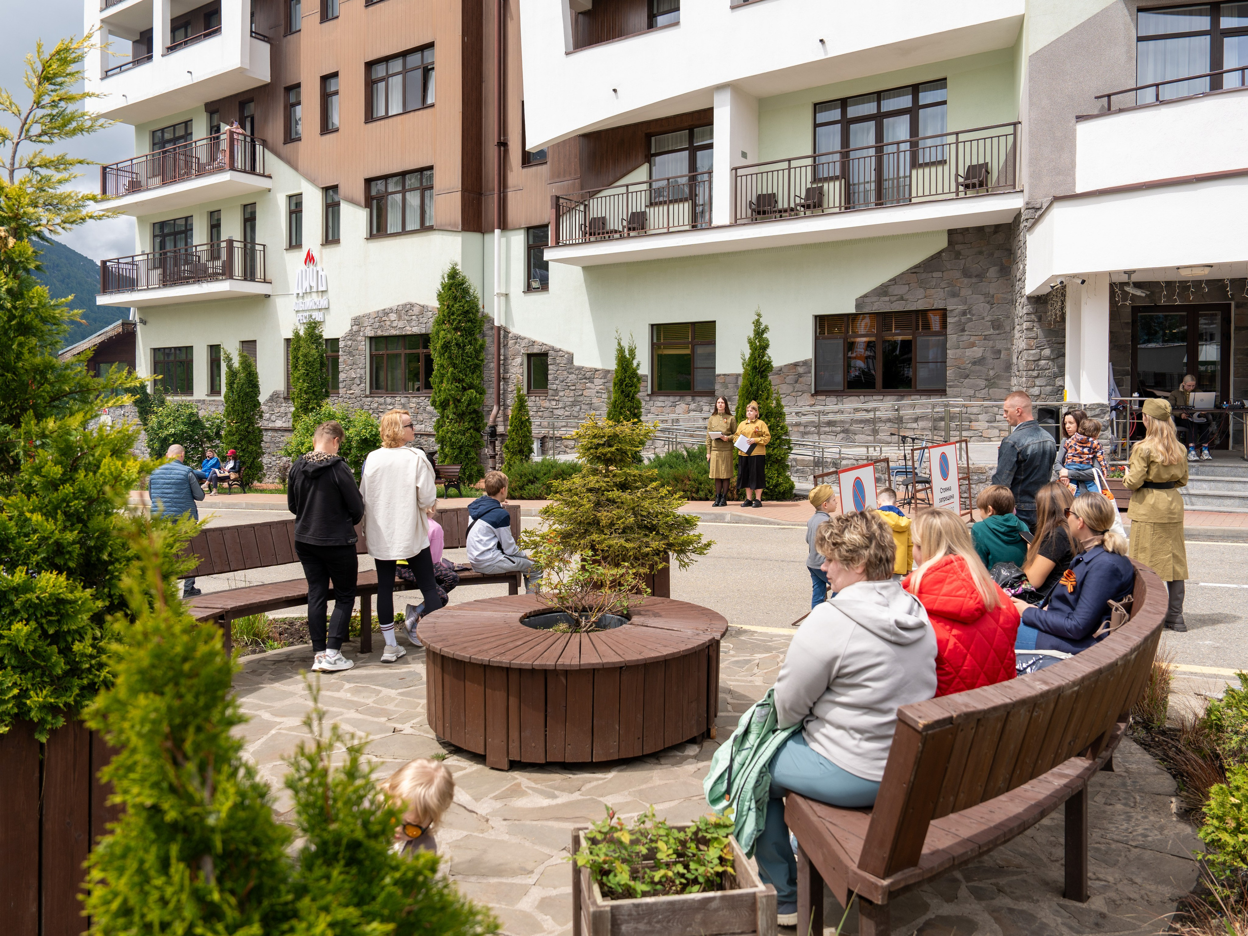 Шествие бессмертного полка 9 мая 2024 Rosa Springs. Репортажный фотограф в Красной Поляне и Сочи Павлюченко Екатерина