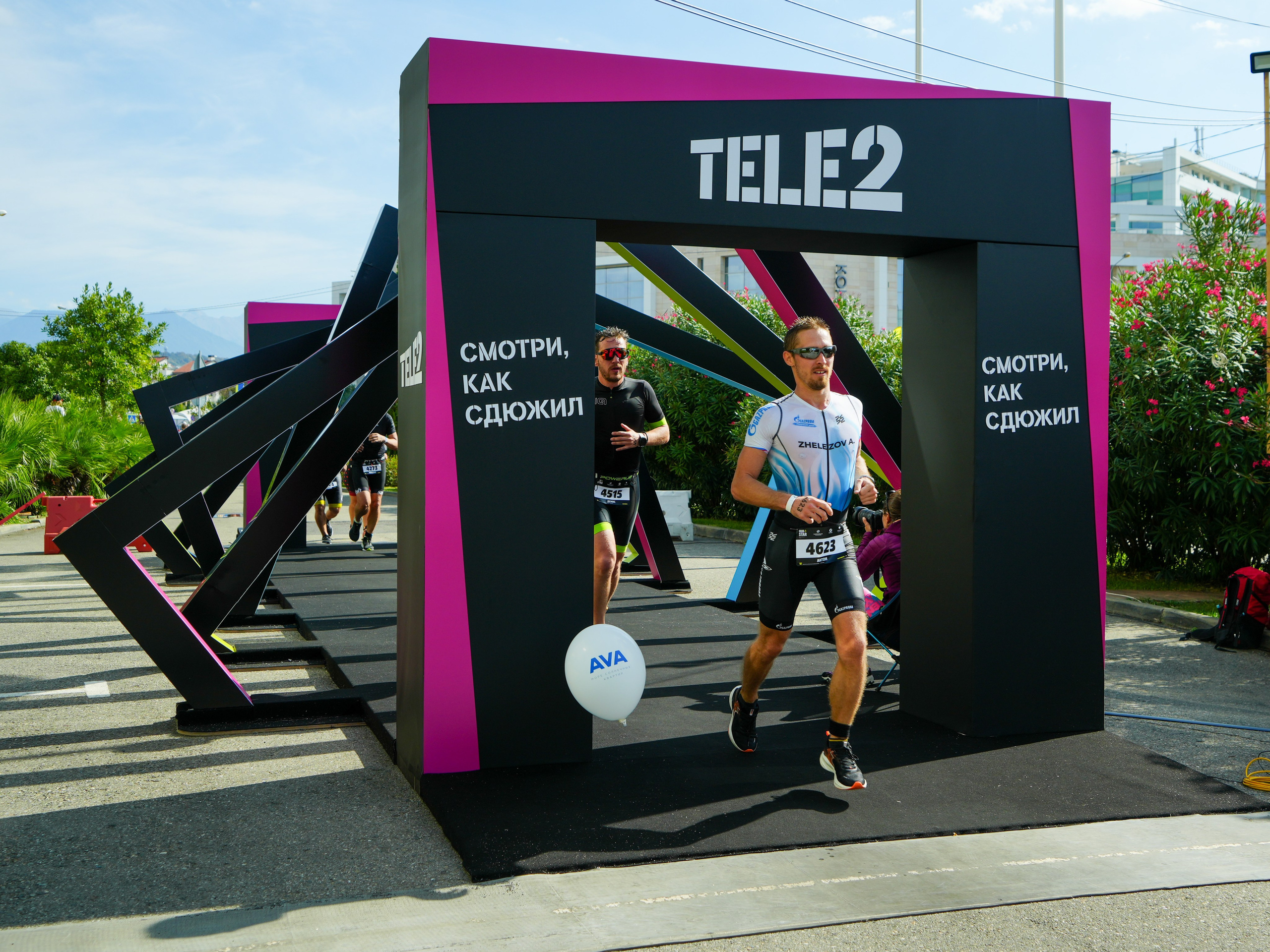 Фотоотчет партнерской интеграции для компании TELE2 на фестивале Ironstar. Репортажный фотограф в Красной Поляне и Сочи Павлюченко Екатерина