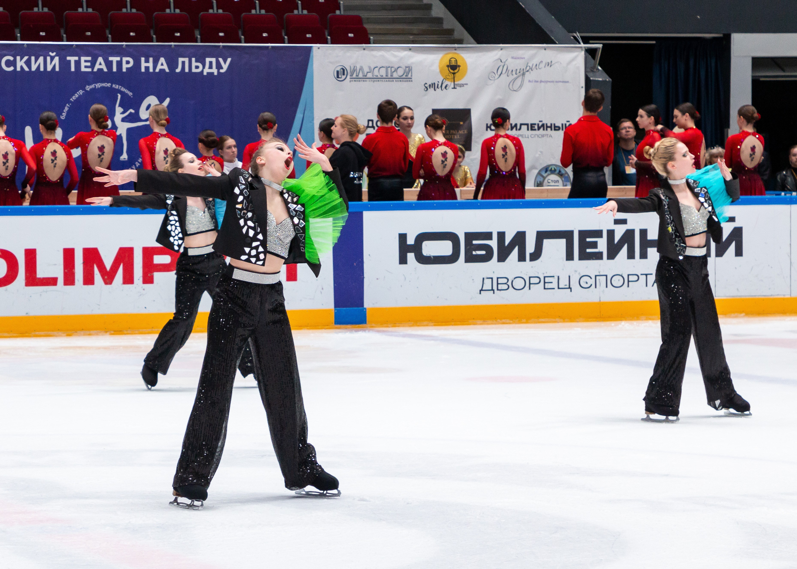 VII Ежегодный фестиваль массовых танцев на льду и фигурного катания «Петровский лёд» Санкт-Петербург 2024. Репортажный фотограф в Москве