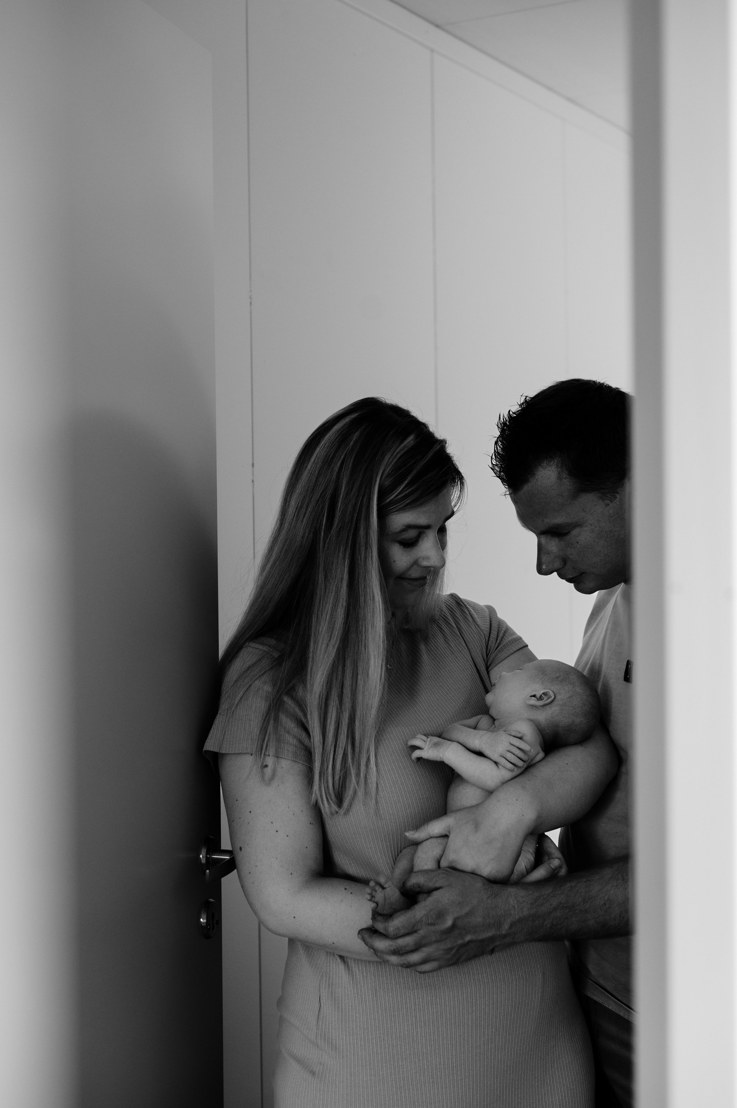 Lifestyle nyföddfotografering i Halmstad. Bröllops- och familjefotograf i Halmstad | Valentina