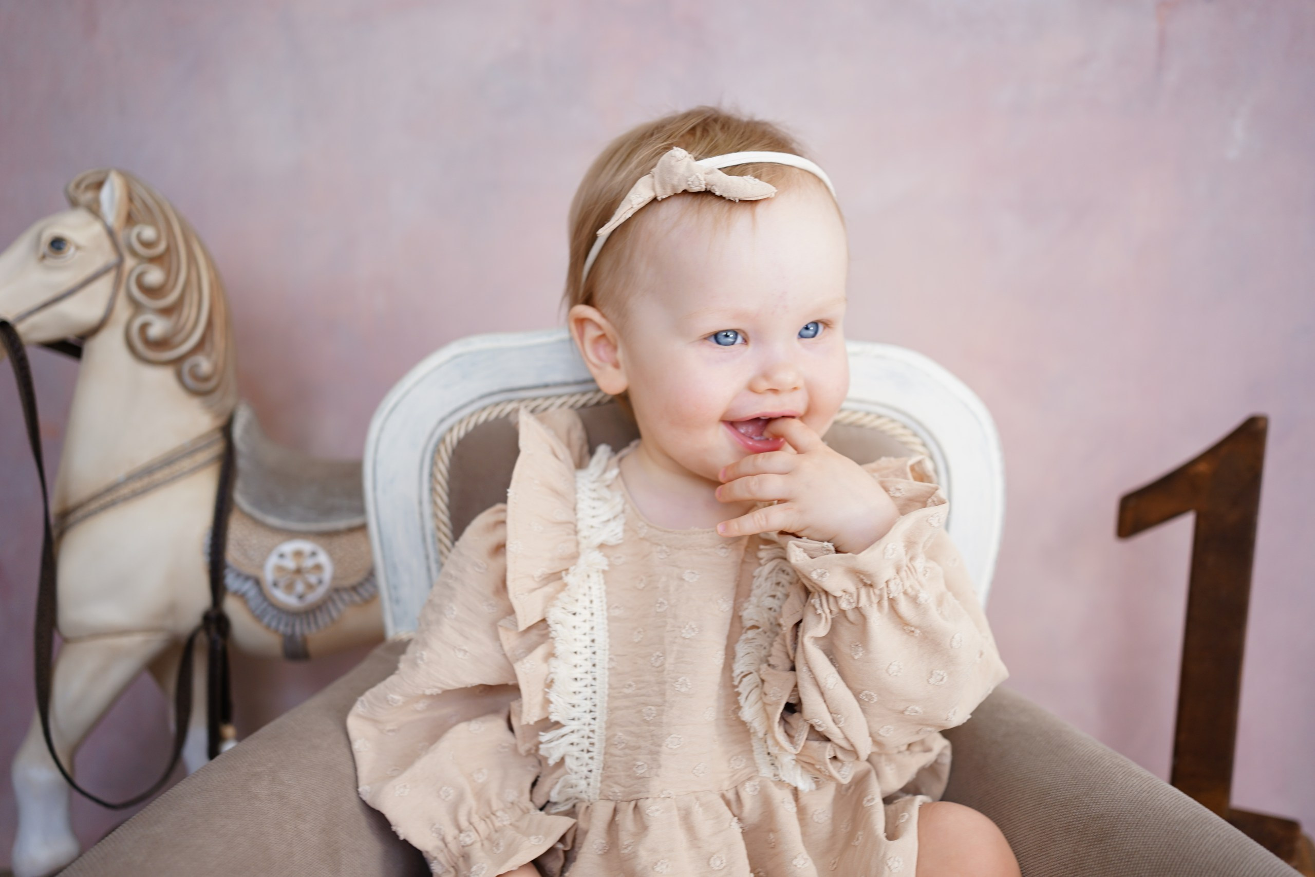 Фотозоны на ХОЛСТЕ. Детская Фотостудия ГОДОВАСИКИ в Санкт-Петербурге фотосесия на годик