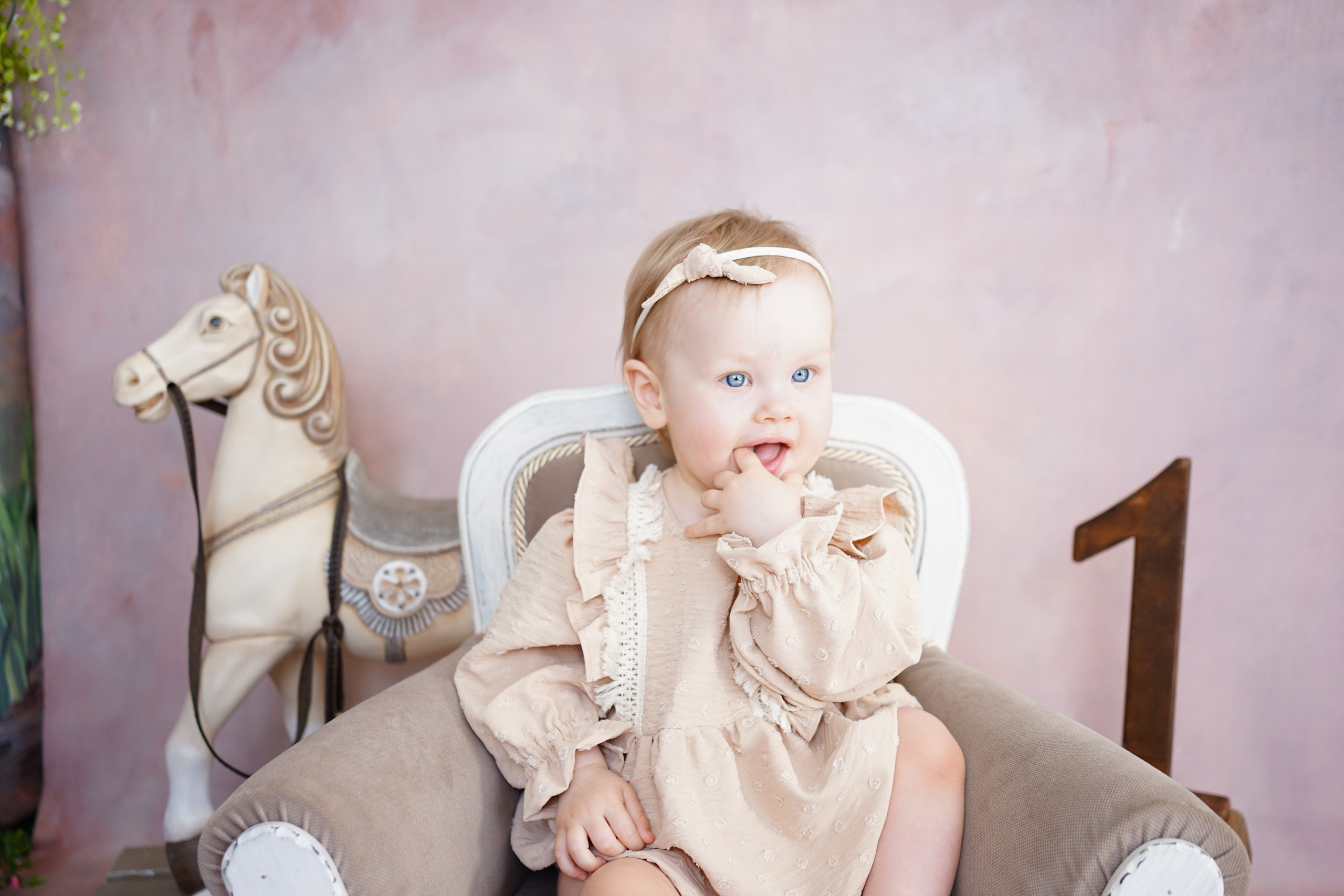 Фотозоны на ХОЛСТЕ. Детская Фотостудия ГОДОВАСИКИ в Санкт-Петербурге фотосесия на годик