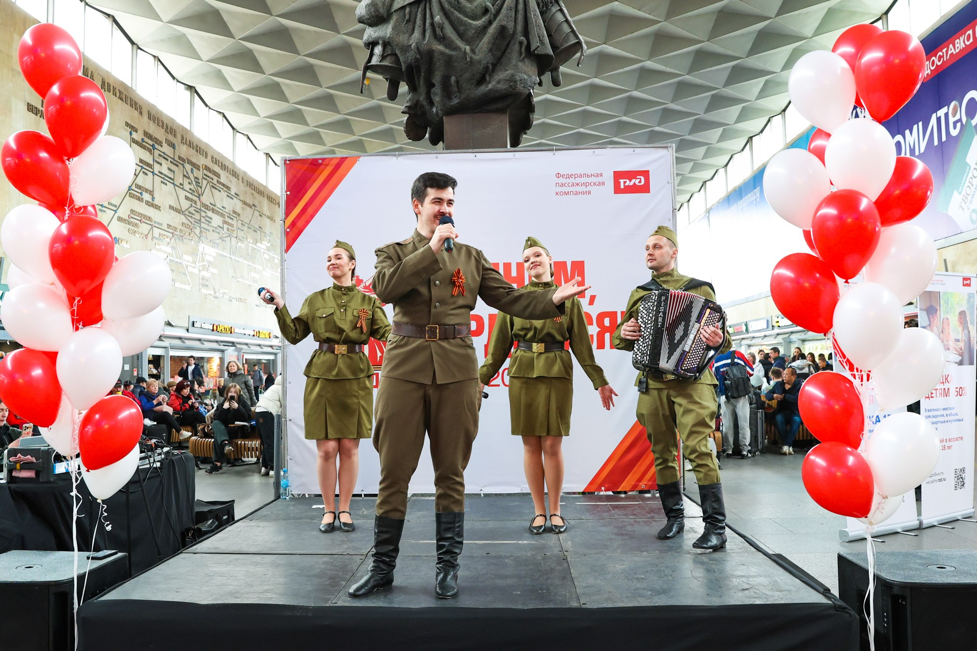 Концерт к 9 мая на Московском вокзале. Фотограф Дарья Попова
