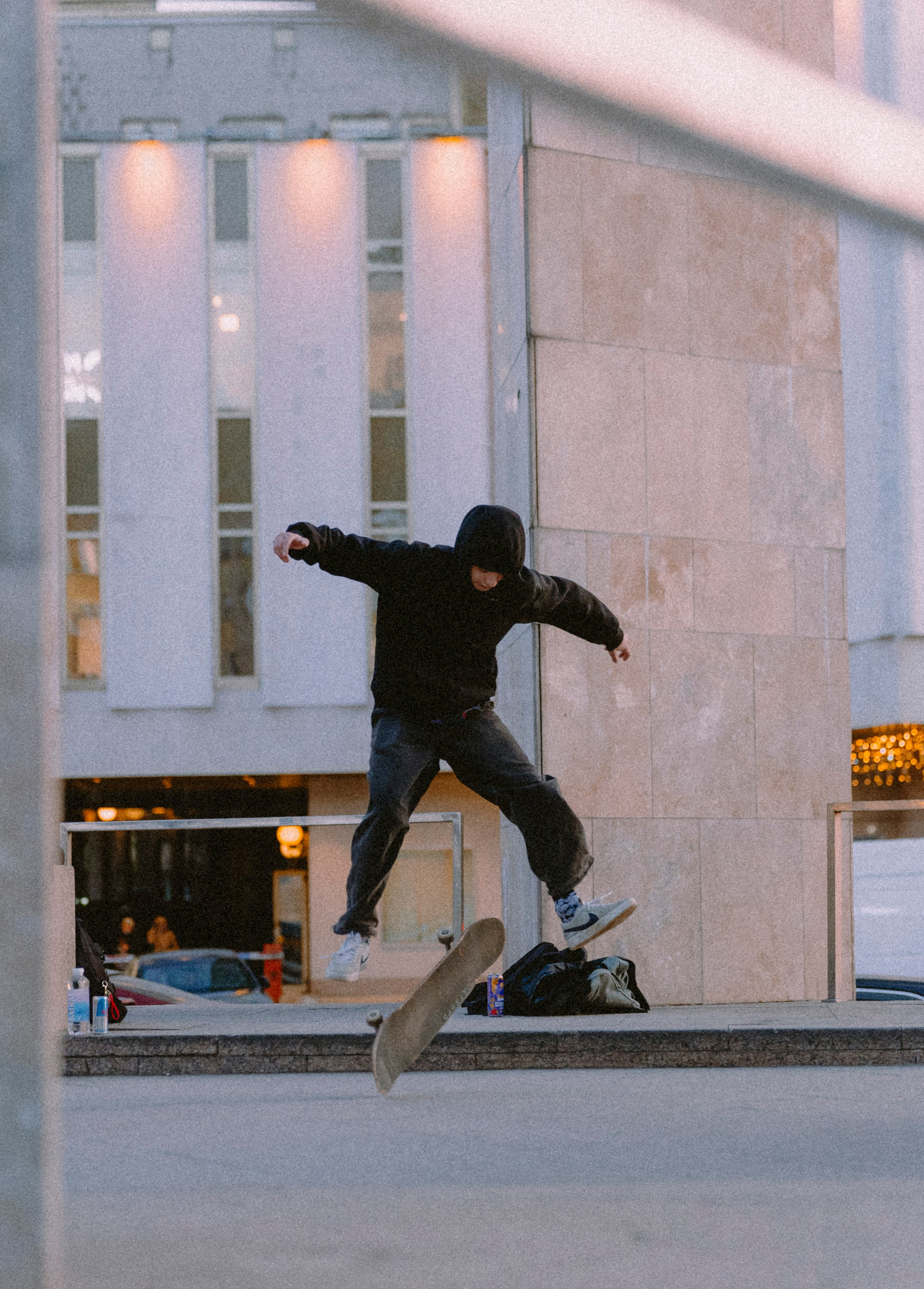 2025. Стрит-фотография, полная абсурда, идиотизма и красоты