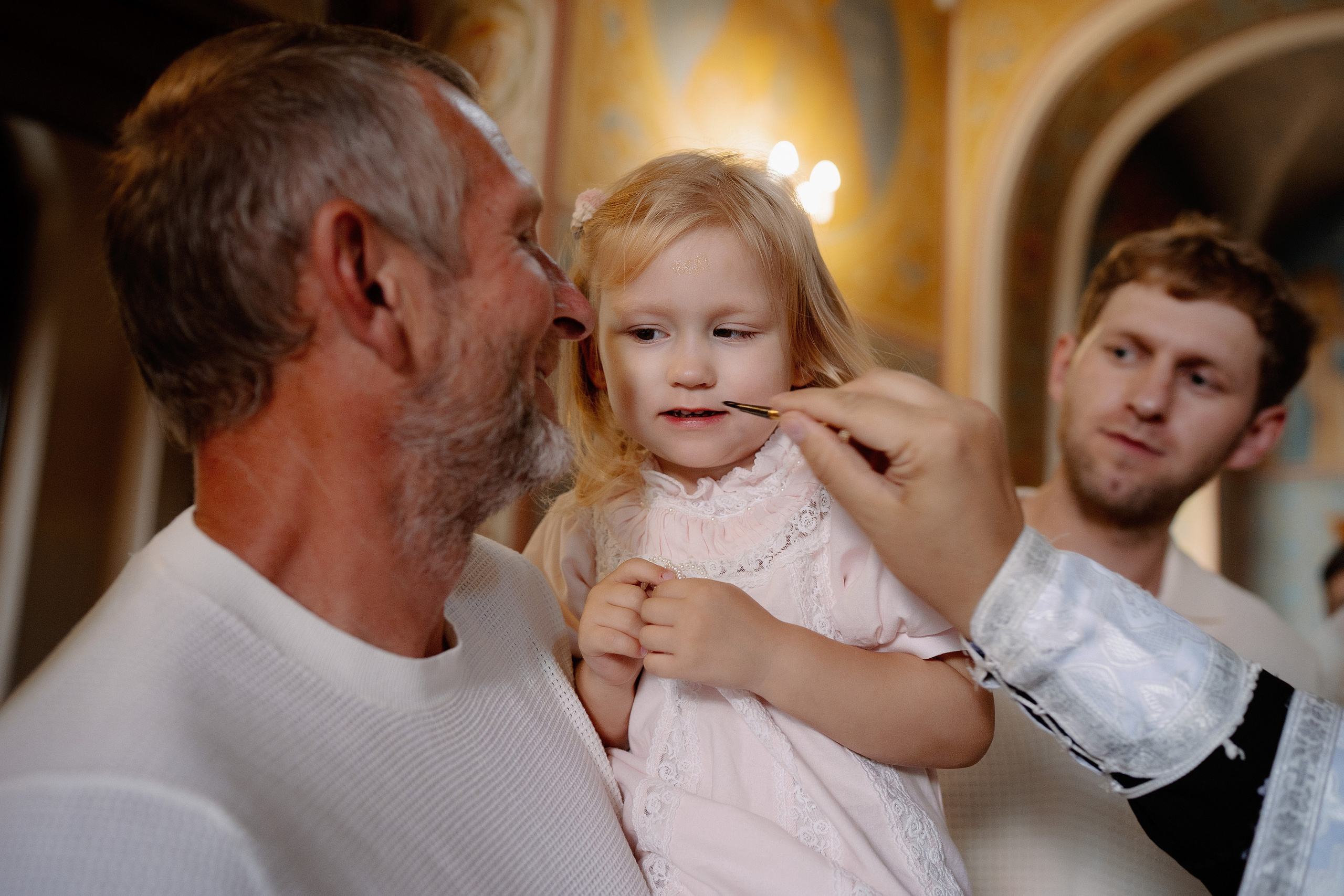 Крещение Эммы. Фотограф на Крещение и Венчание в Красноярске Рамазанова Юлия