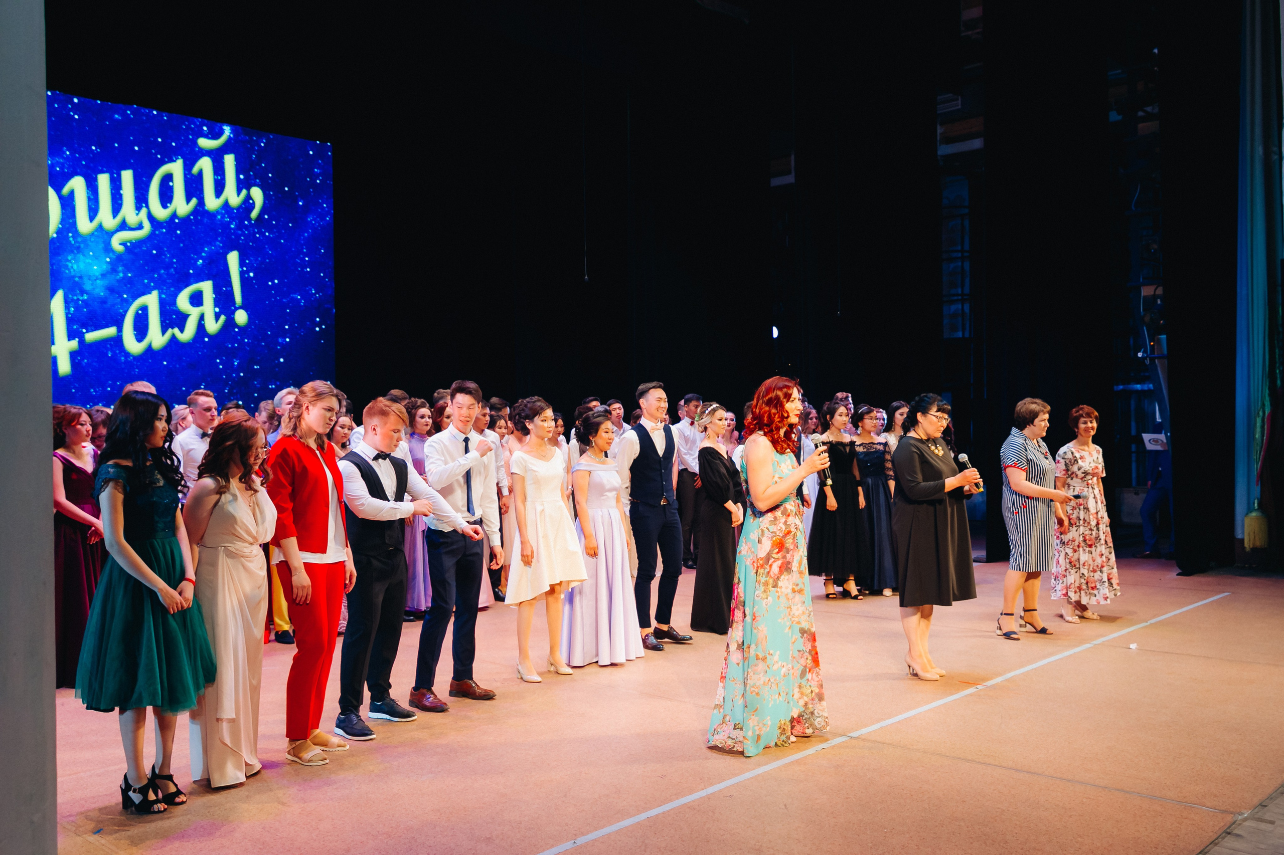 Вручение аттестатов 14 Гимназия. Свадебный и семейный фотограф в Улан-Удэ