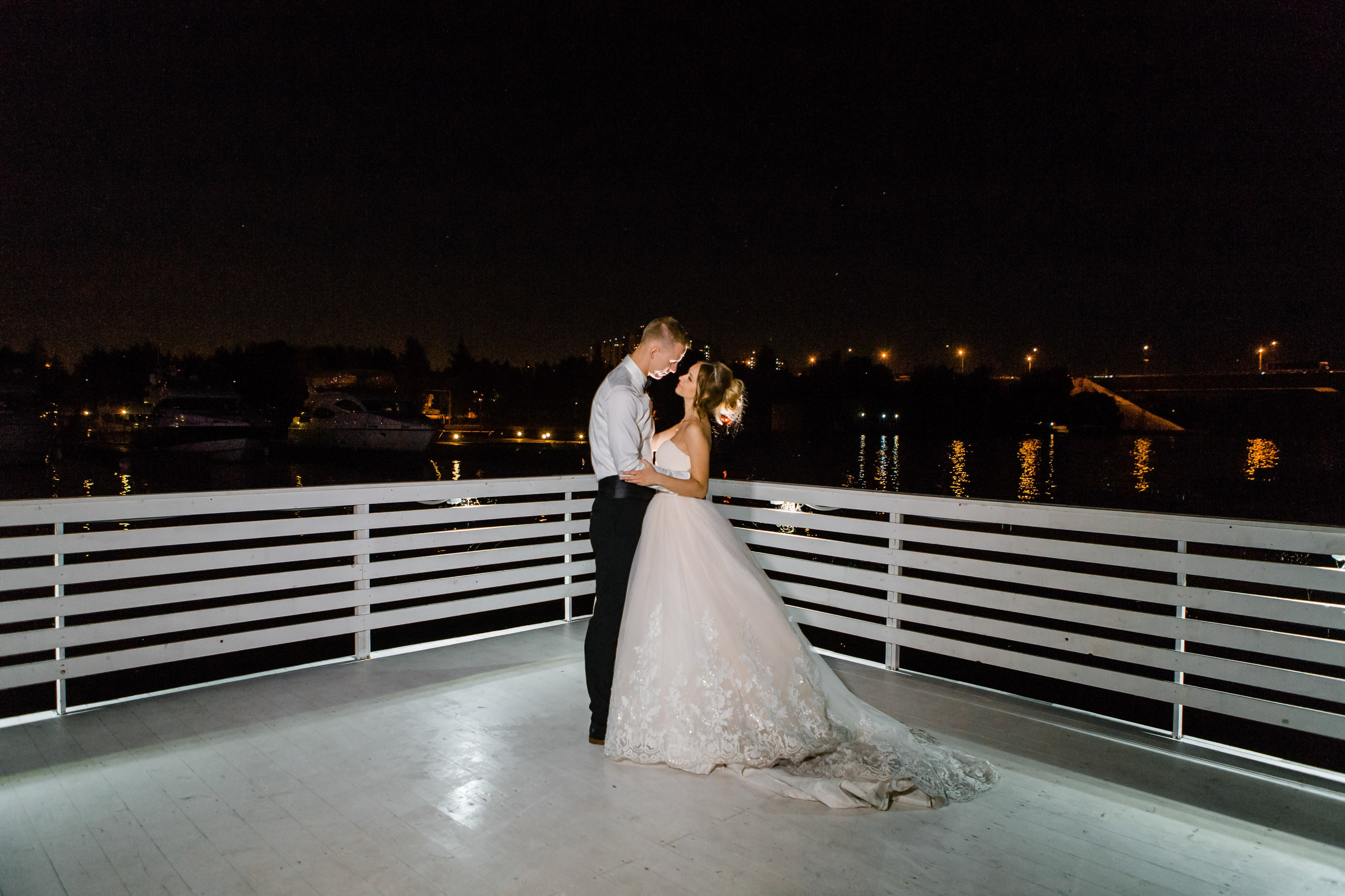 Денис и Ксения. Видеосъемка и фотосъемка свадеб. Фотограф и оператор на свадьбу. Видеосъемка подкастов, собственная видео-фотостудии. Предметная фотосъемка