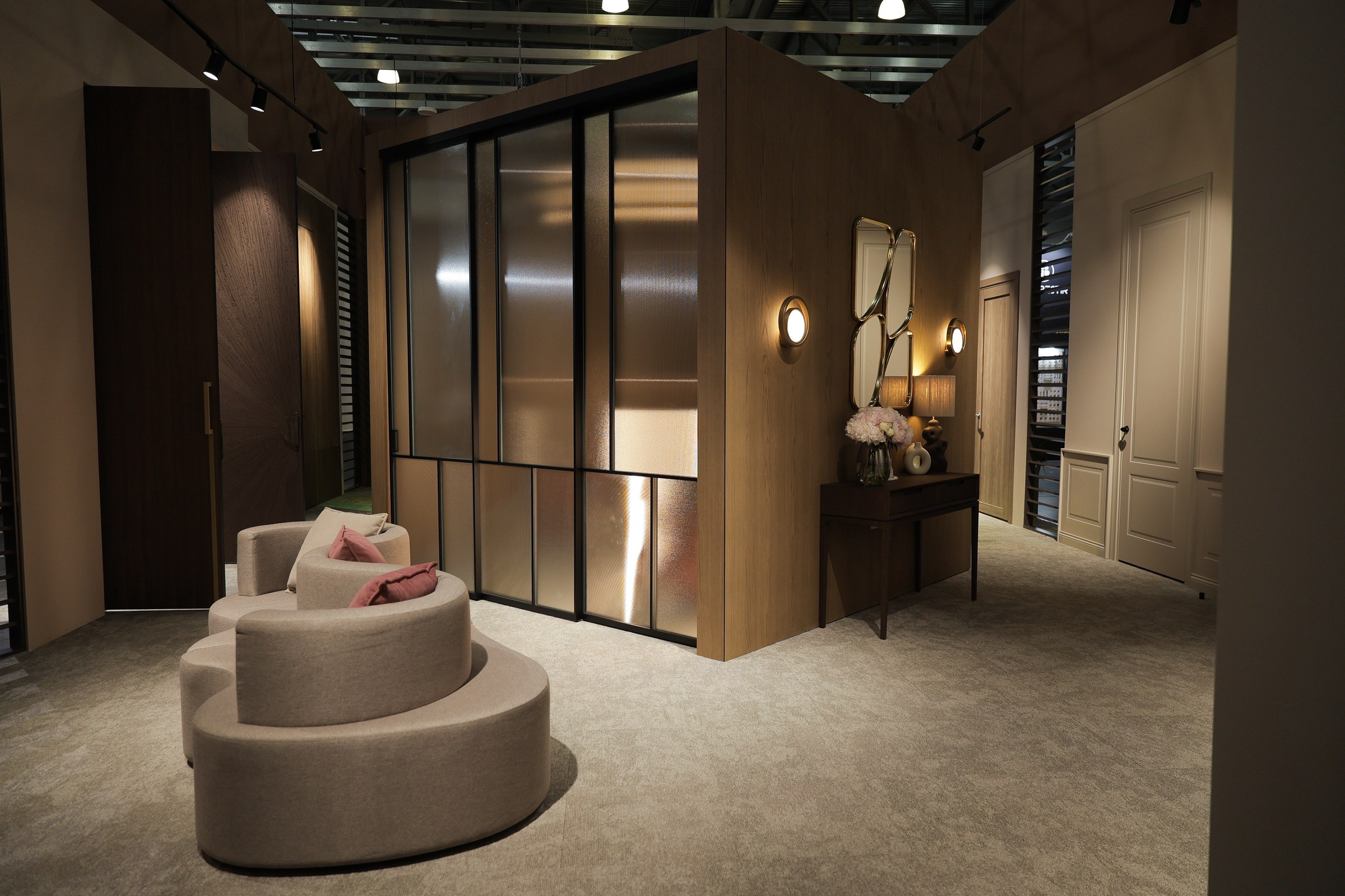 /РЕПОРТАЖ/ Выставка МосБилд. 2024. Свадебный фотограф Великий Новгород Станислав Кособудский