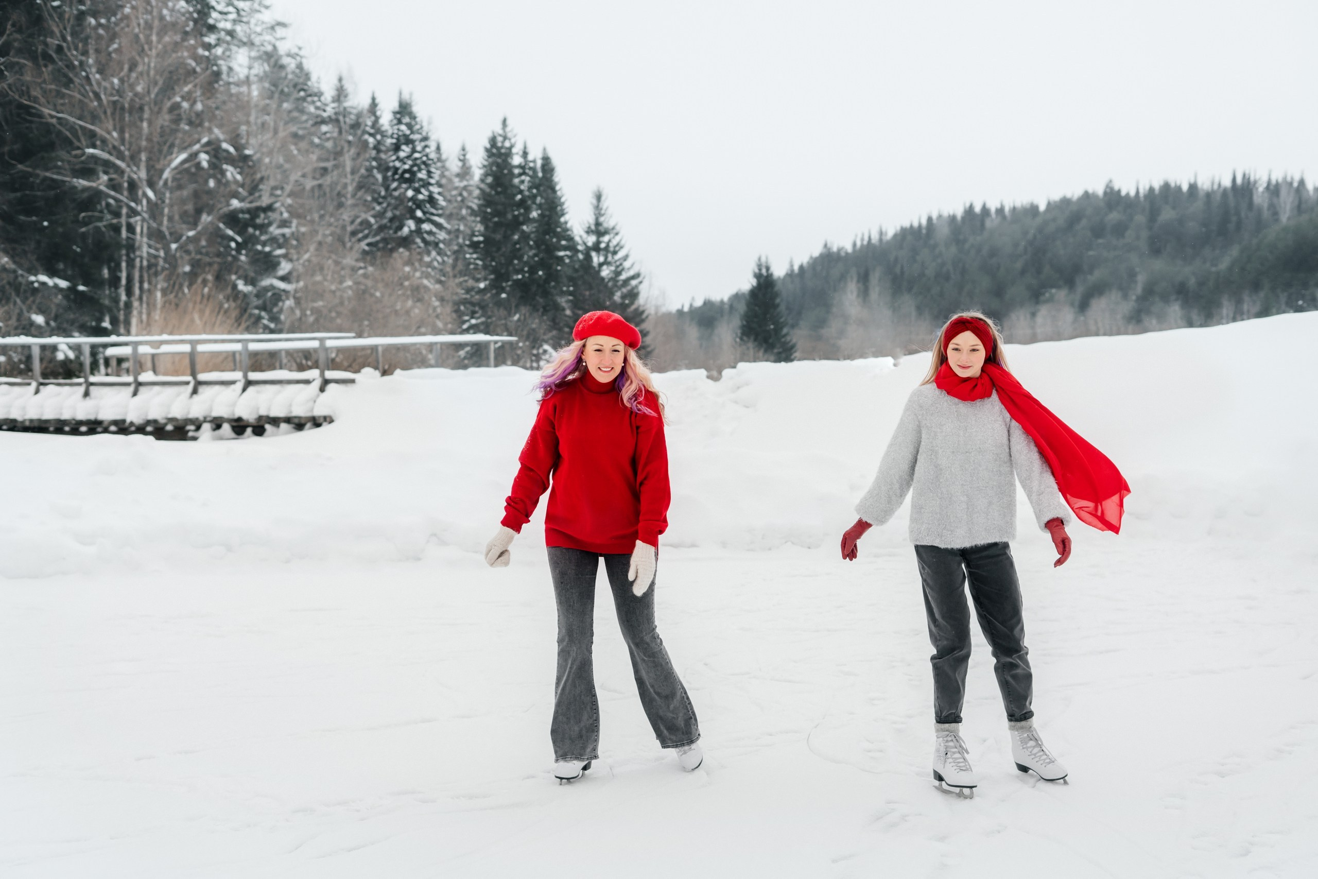 Мама с дочкой на коньках. Мила Посвит Фотограф новорожденных в Тобольске