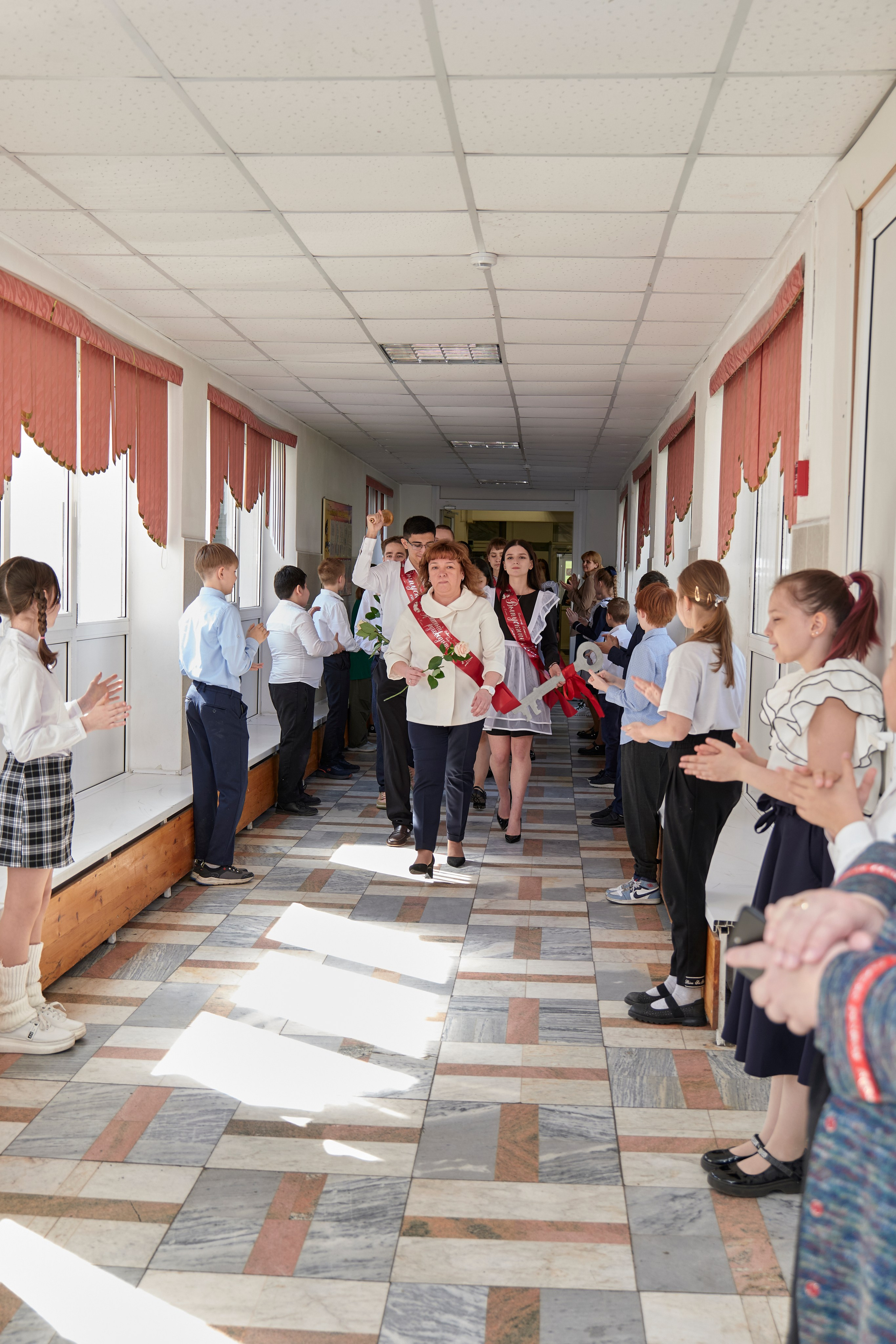 Последний звонок школа 1413. Детский и семейный фотограф г. Москва Оксана Катаджи