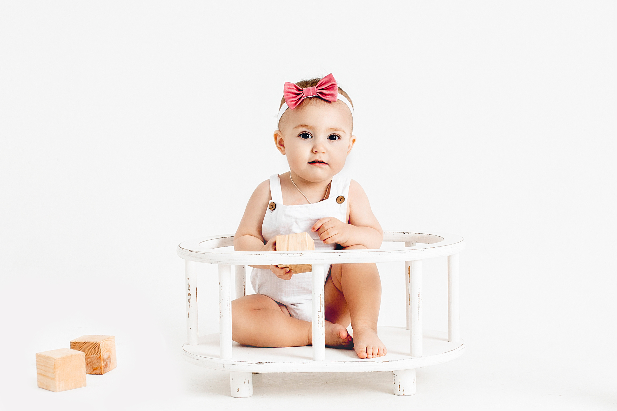 Первый тортик Есении. Фотограф новорожденных в городе Ульяновске Павленкова Лилия