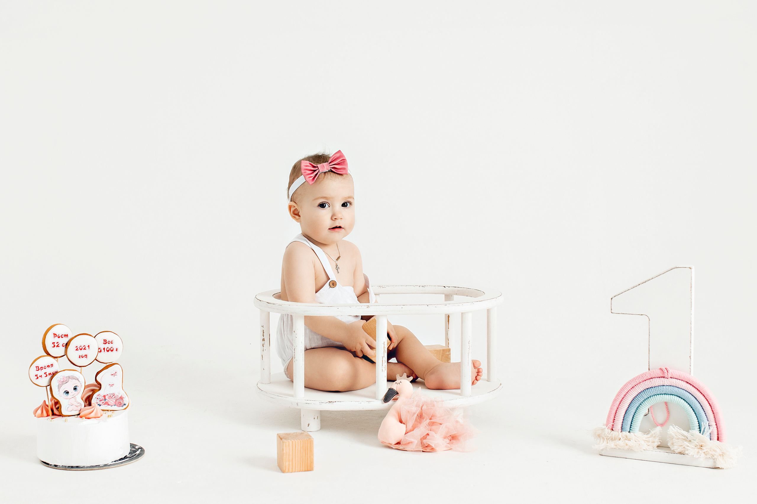 Первый тортик Есении. Фотограф новорожденных в городе Ульяновске Павленкова Лилия