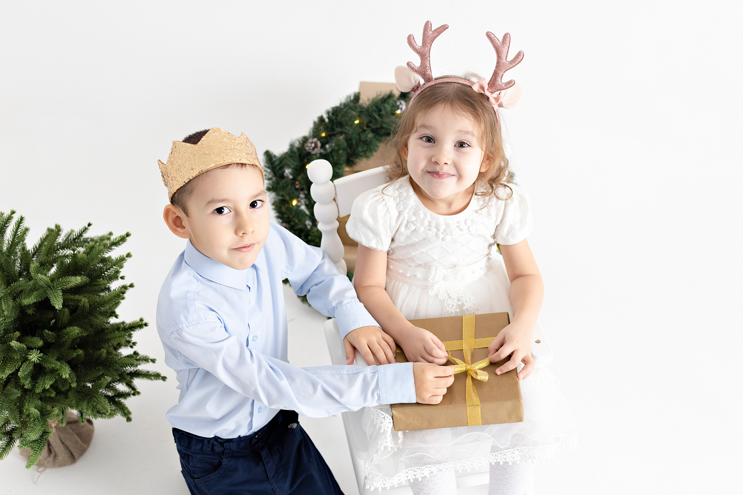 Новогодняя серия братика и сестрёнки🥰🎄. Фотограф новорожденных в городе Ульяновске Павленкова Лилия