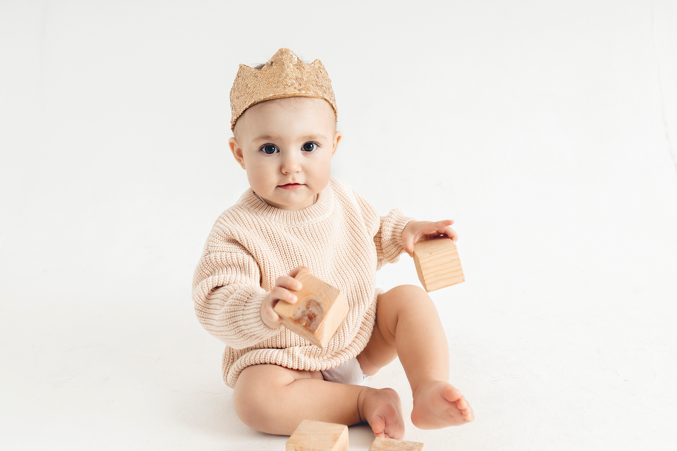 Первый тортик Есении. Фотограф новорожденных в городе Ульяновске Павленкова Лилия