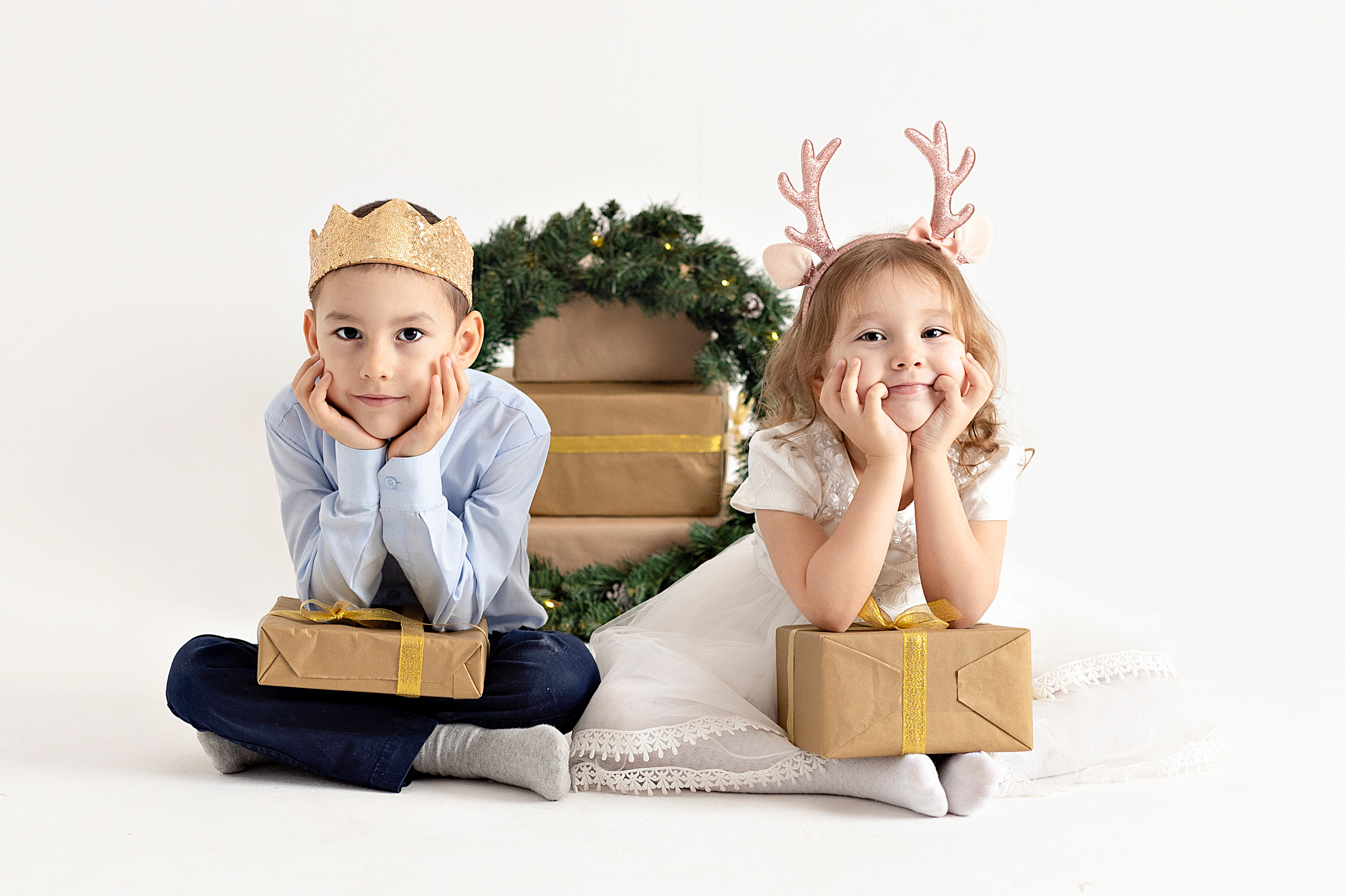 Новогодняя серия братика и сестрёнки🥰🎄. Фотограф новорожденных в городе Ульяновске Павленкова Лилия