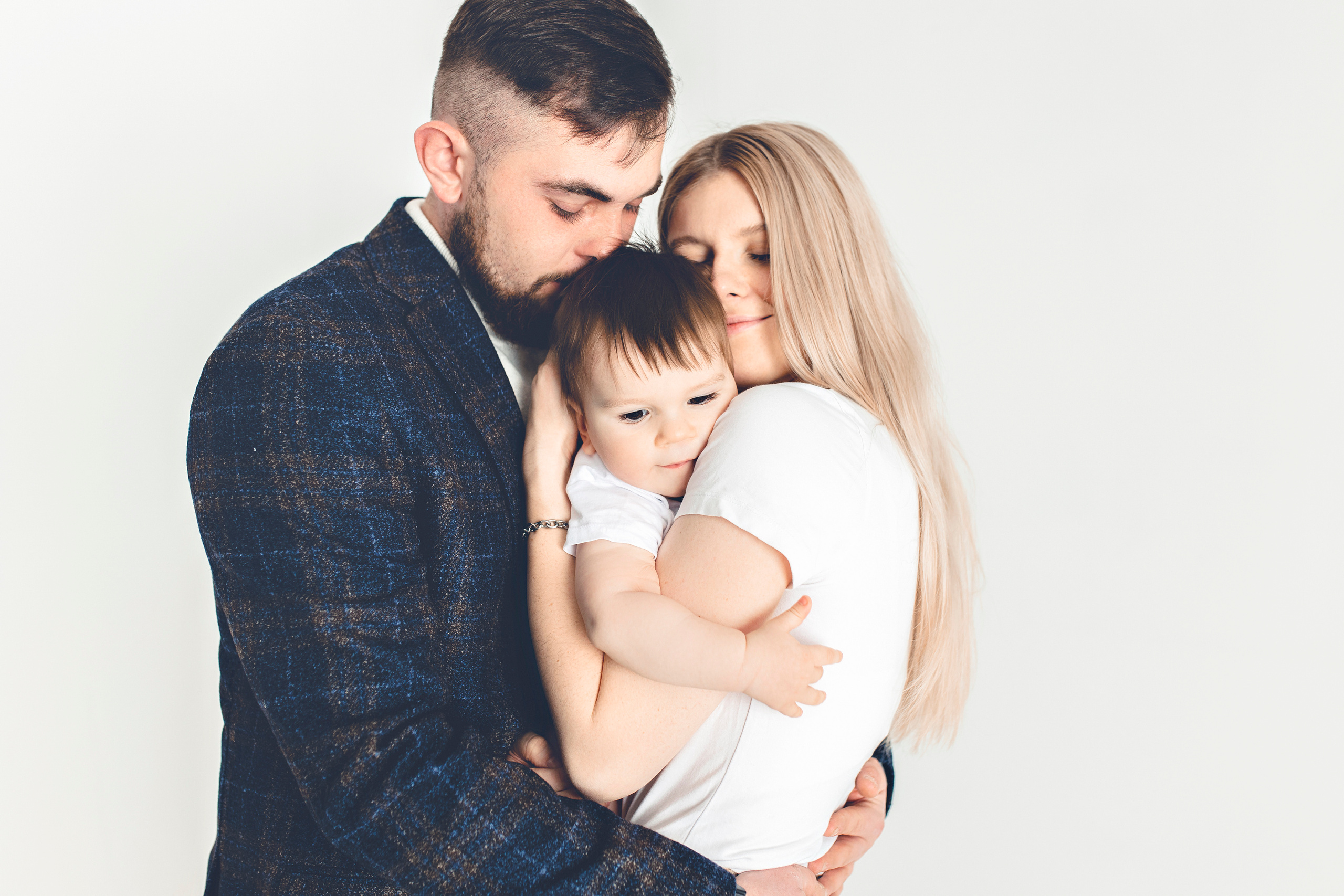 Семейная фотосессия с годовалым малышом. Фотограф новорожденных в городе Ульяновске Павленкова Лилия