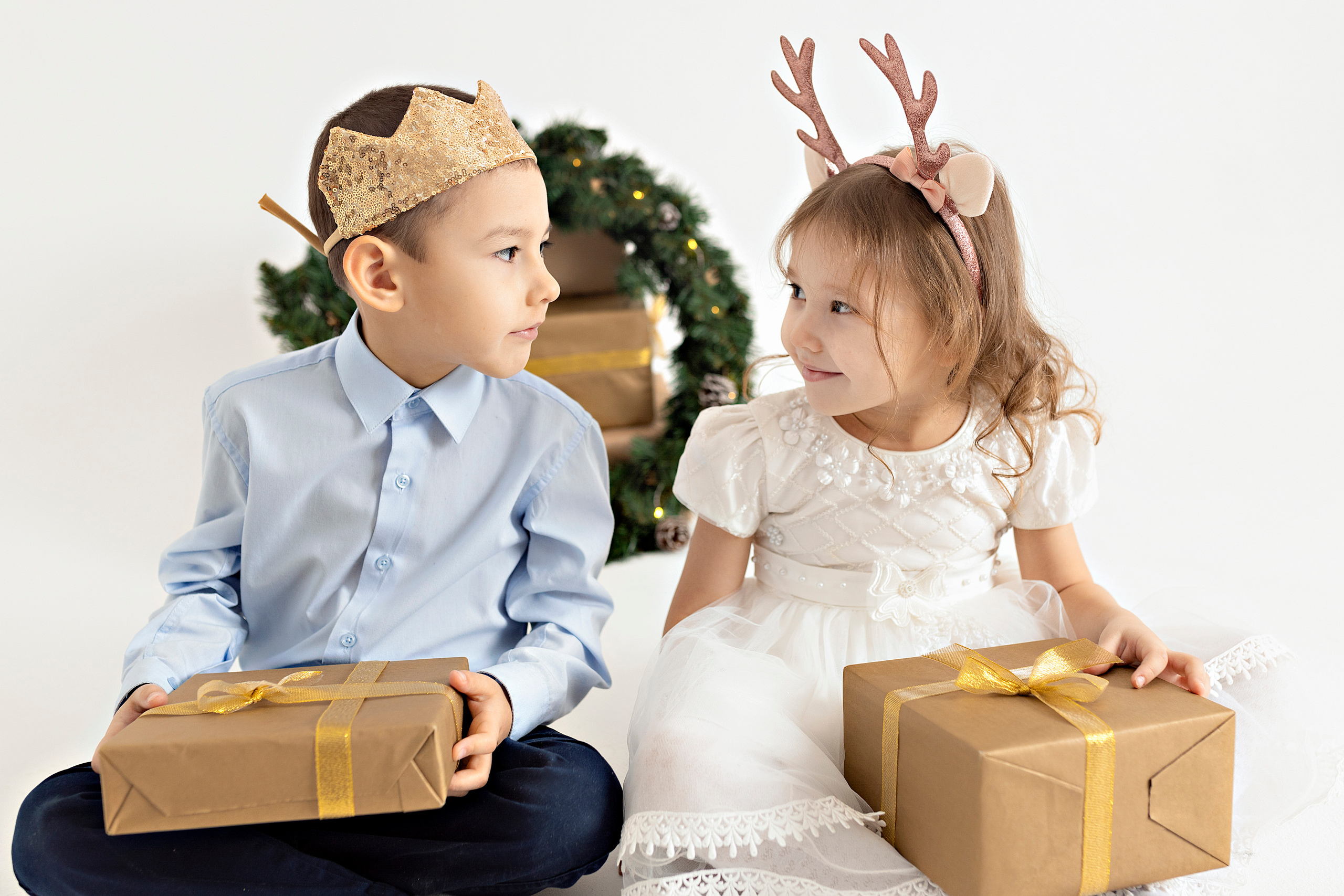 Новогодняя серия братика и сестрёнки🥰🎄. Фотограф новорожденных в городе Ульяновске Павленкова Лилия