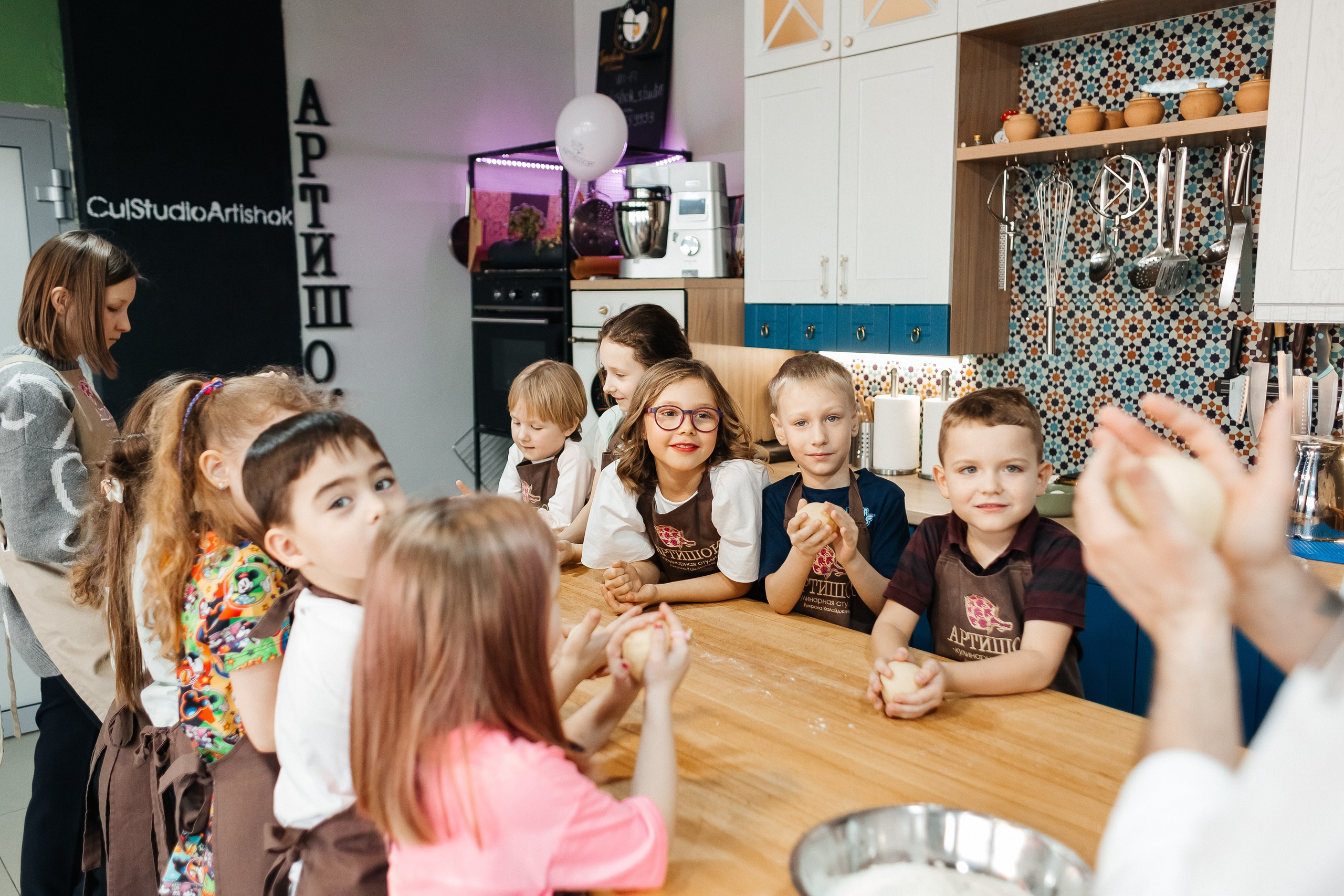 Детский мастер-класс в «АРТиШОК». Фотограф Кемерово | Сергей