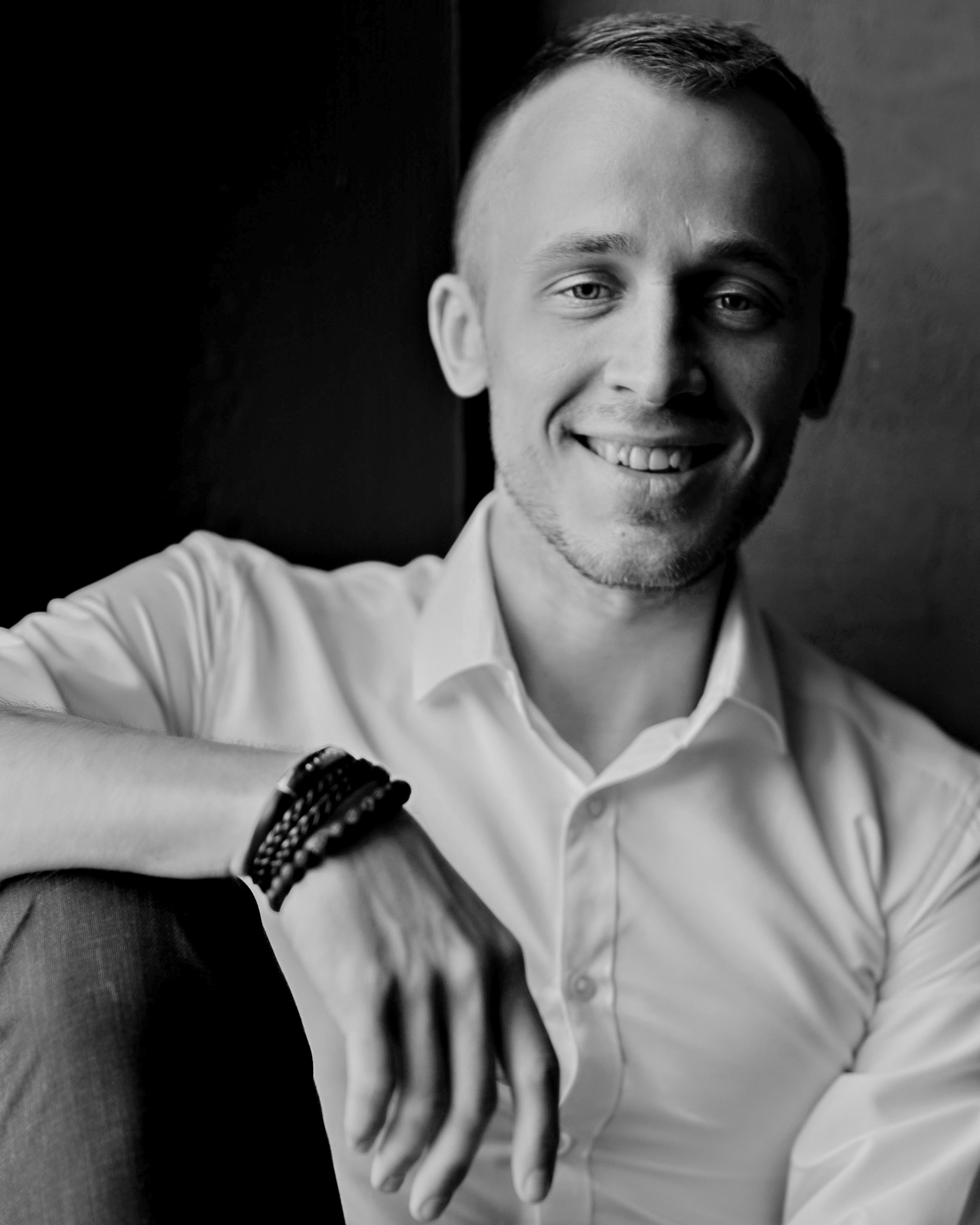 ММ, темная студия. Агентство личного бренда «Брендовски»