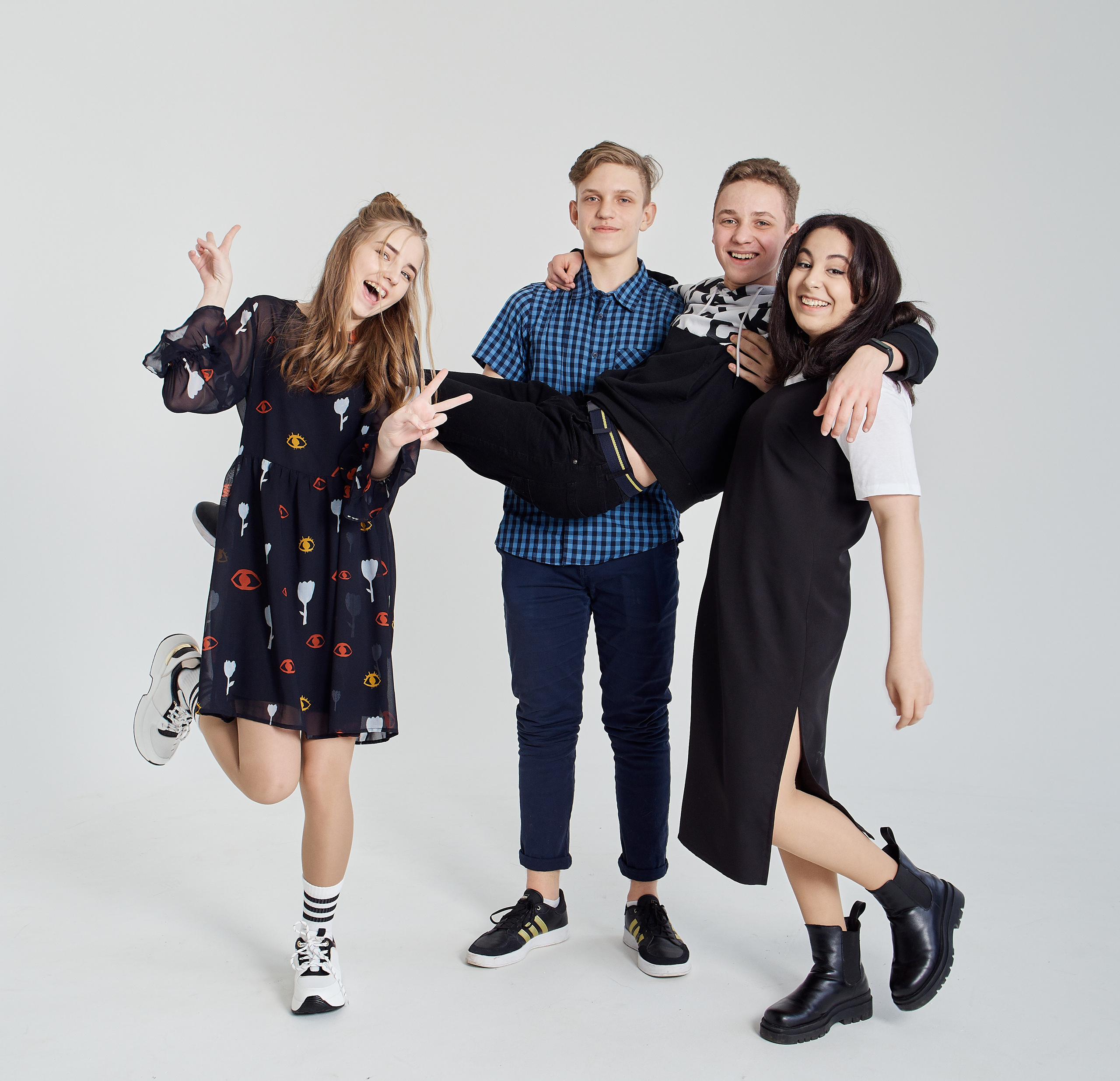 Выпускные альбомы. Студийный, семейный, свадебный, фэшн и ню фотограф в Астрахани, производство выпускных альбомов. Руслан Кондрашин