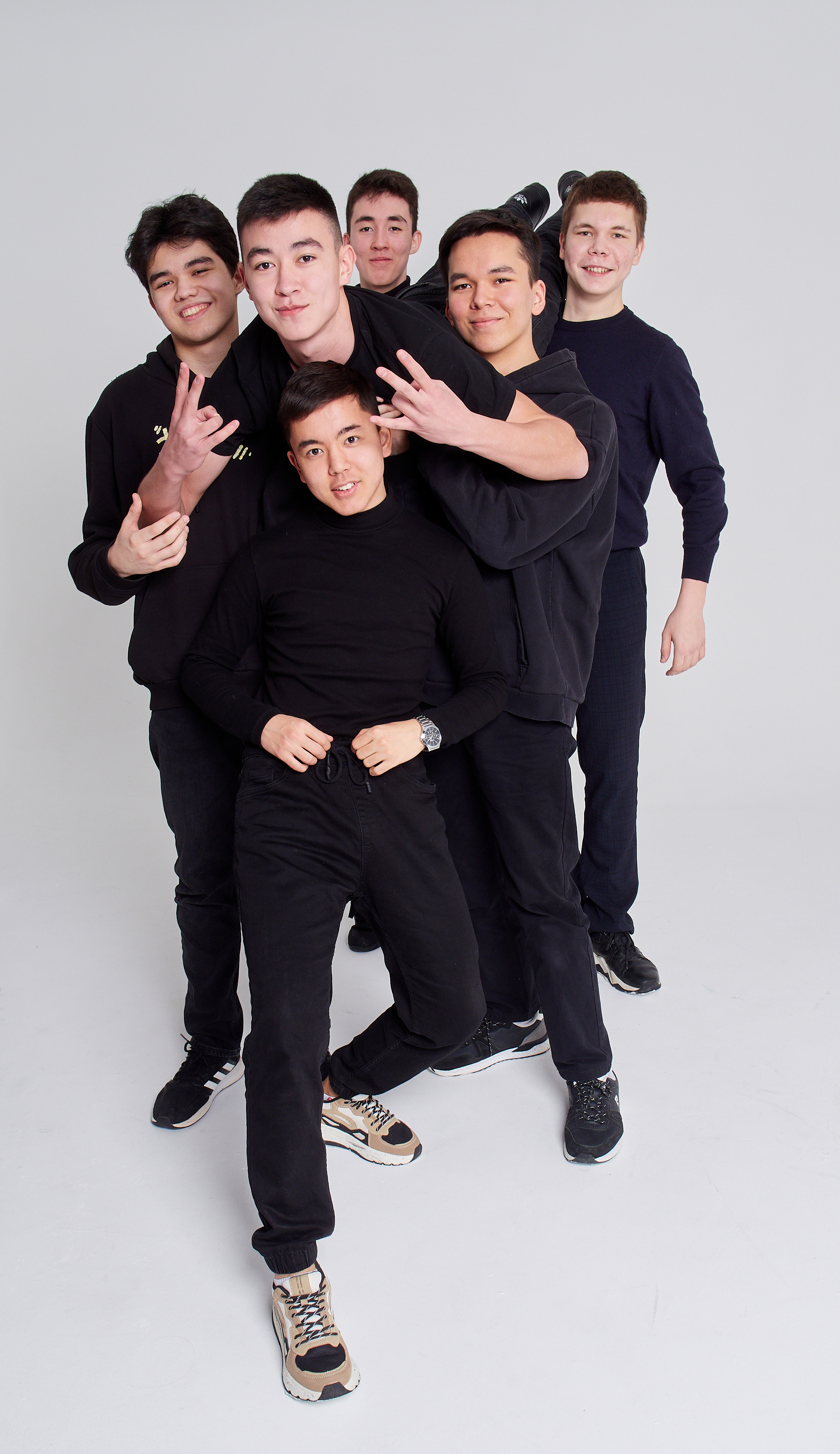 Выпускные альбомы. Студийный, семейный, свадебный, фэшн и ню фотограф в Астрахани, производство выпускных альбомов. Руслан Кондрашин