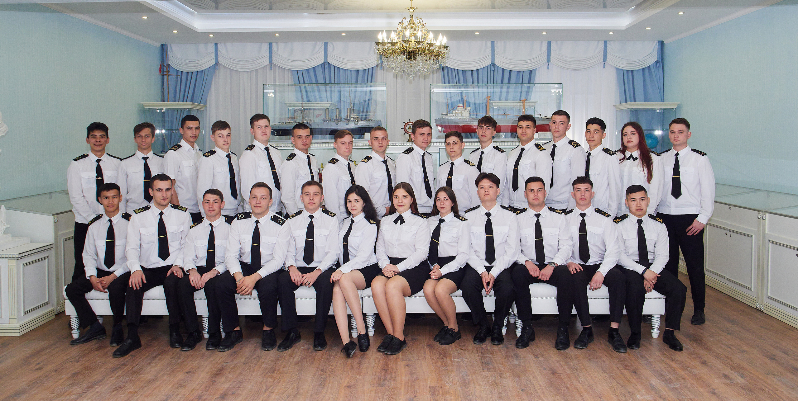 Выпускные альбомы. Студийный, семейный, свадебный, фэшн и ню фотограф в Астрахани, производство выпускных альбомов. Руслан Кондрашин