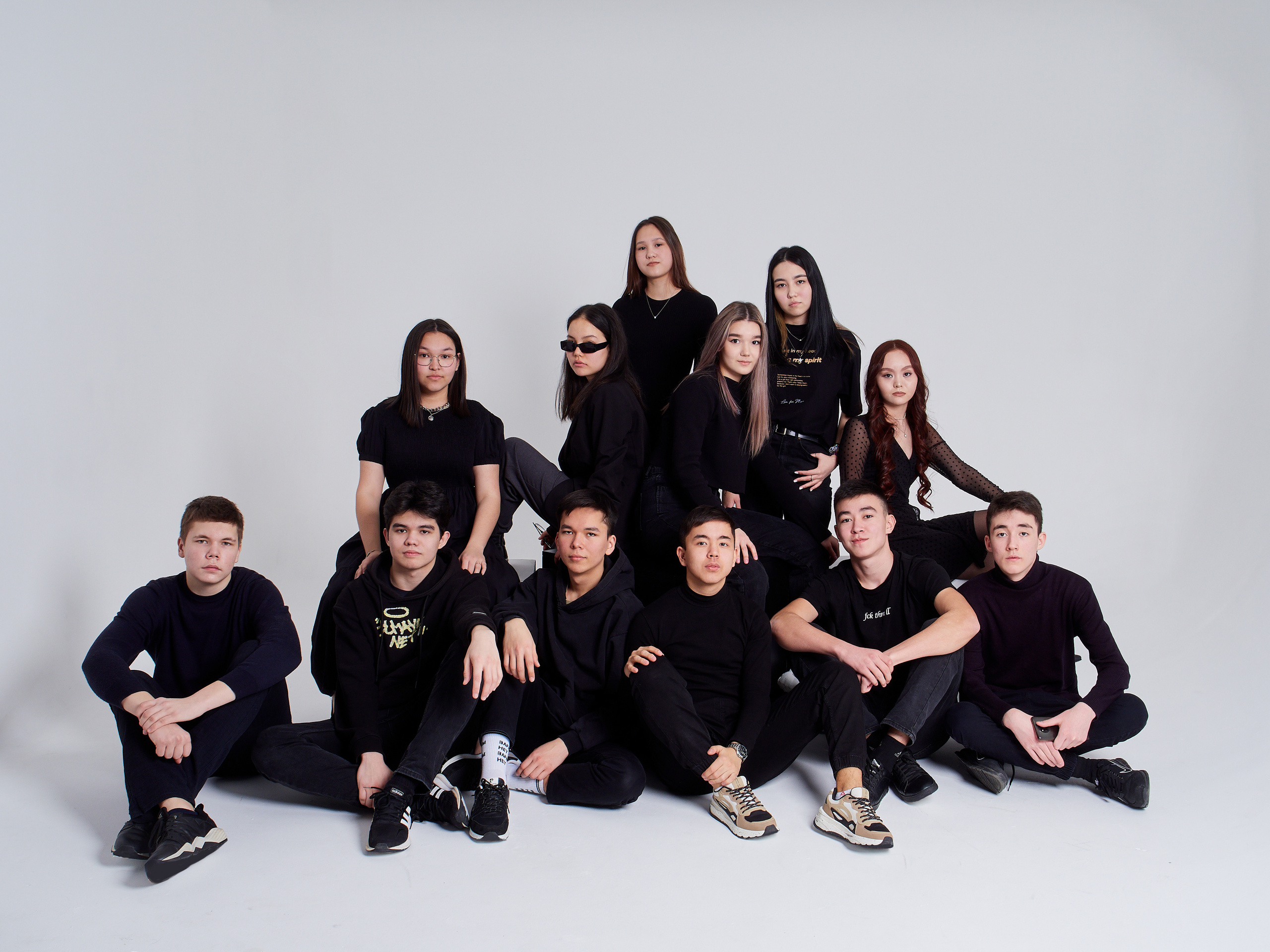 Выпускные альбомы. Студийный, семейный, свадебный, фэшн и ню фотограф в Астрахани, производство выпускных альбомов. Руслан Кондрашин