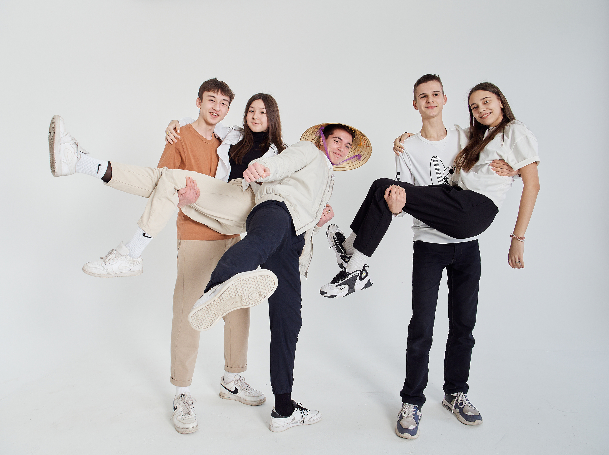 Выпускные альбомы. Студийный, семейный, свадебный, фэшн и ню фотограф в Астрахани, производство выпускных альбомов. Руслан Кондрашин