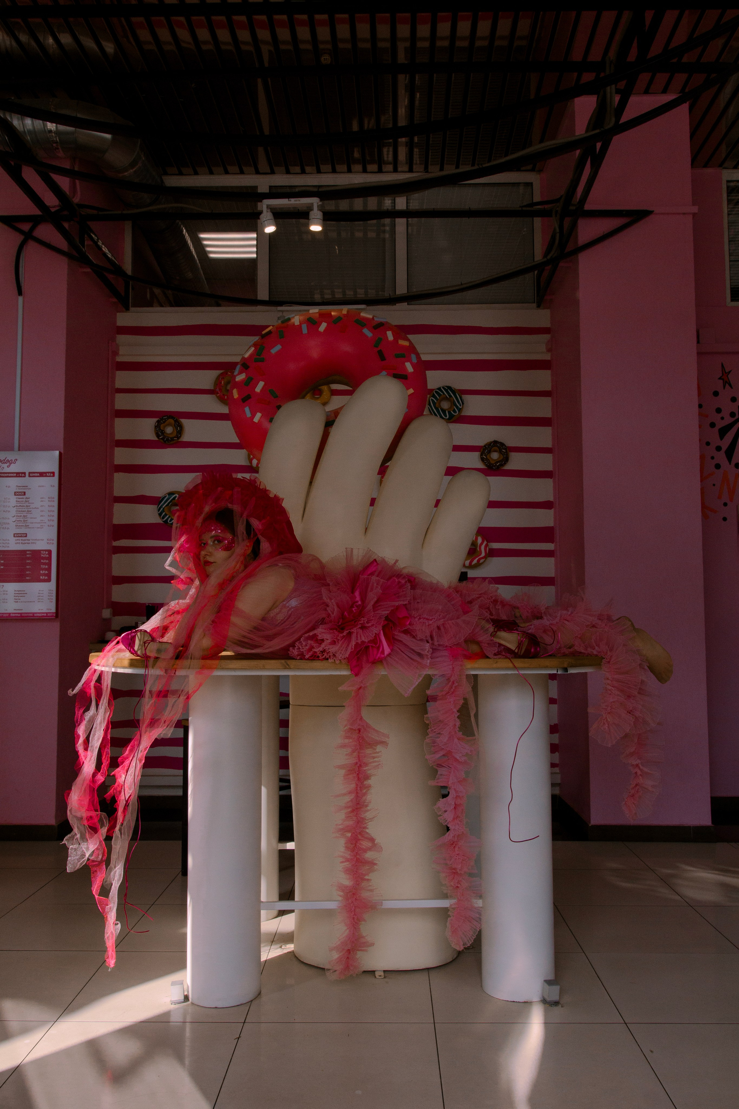 Яркая медуза врывается в май