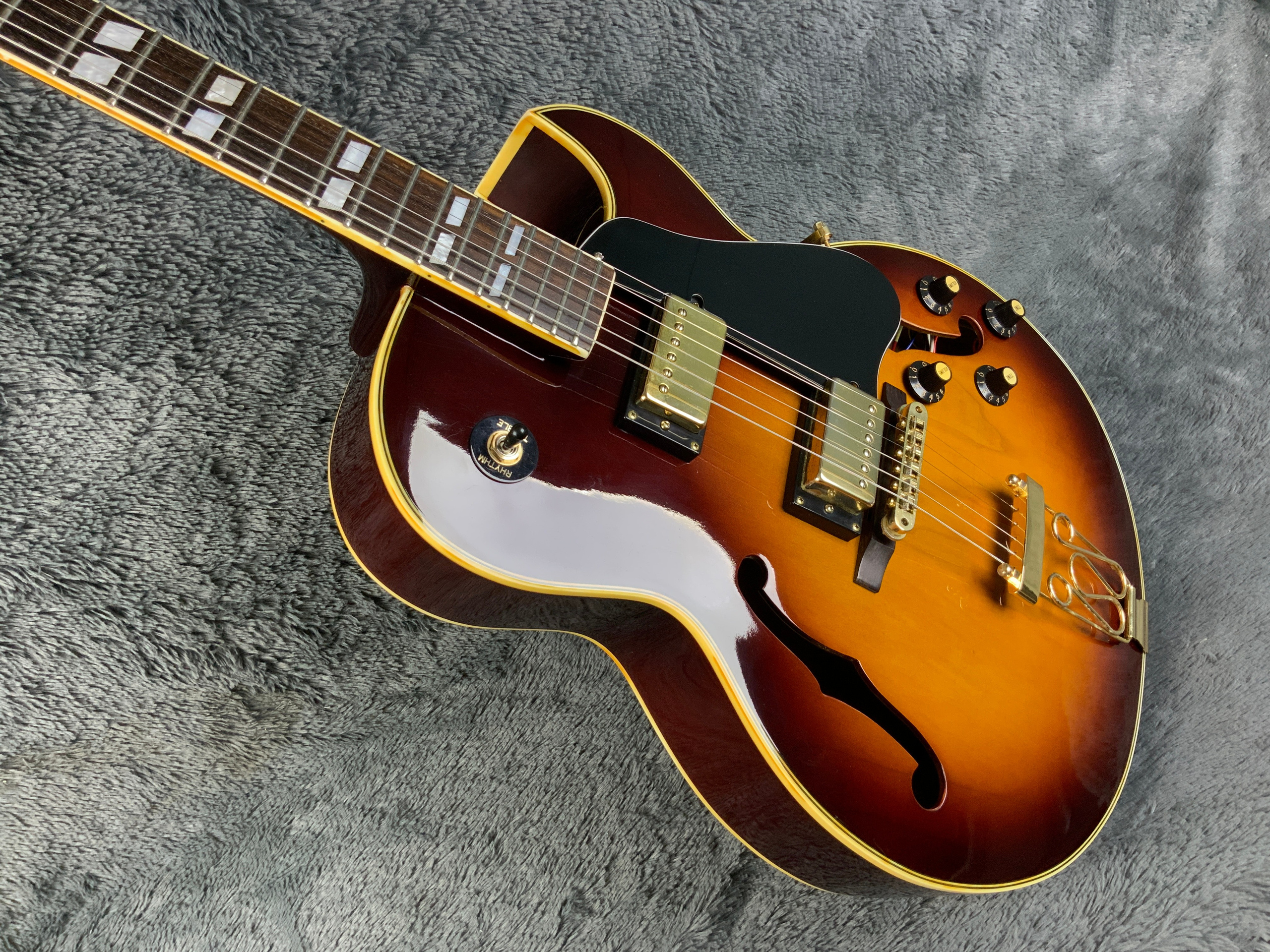 Maison FA-660 Gibson ES-175