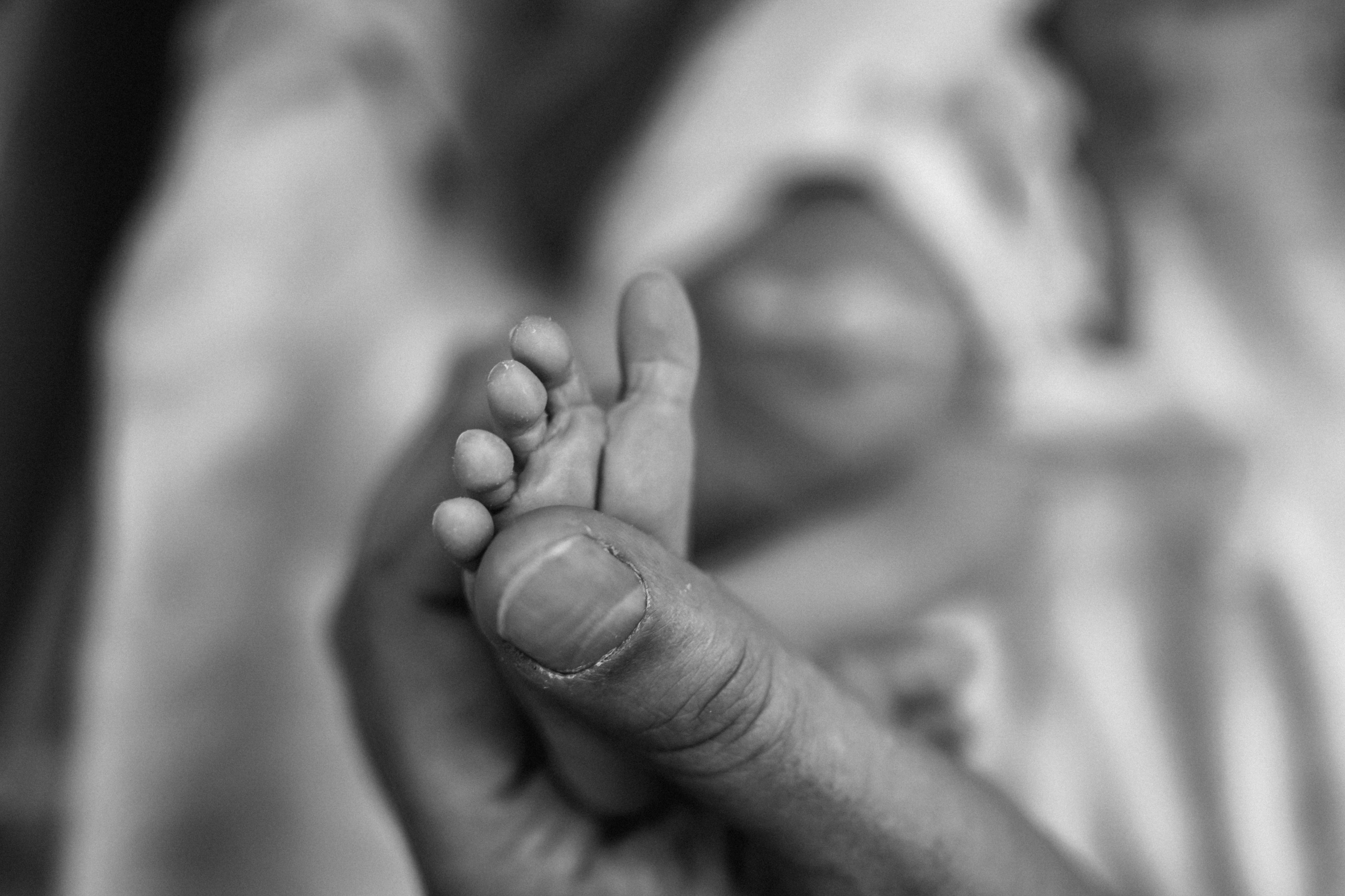 Съемка родов ЧБ. Фотограф и видеограф на роды в Москве Подшивалова Полина