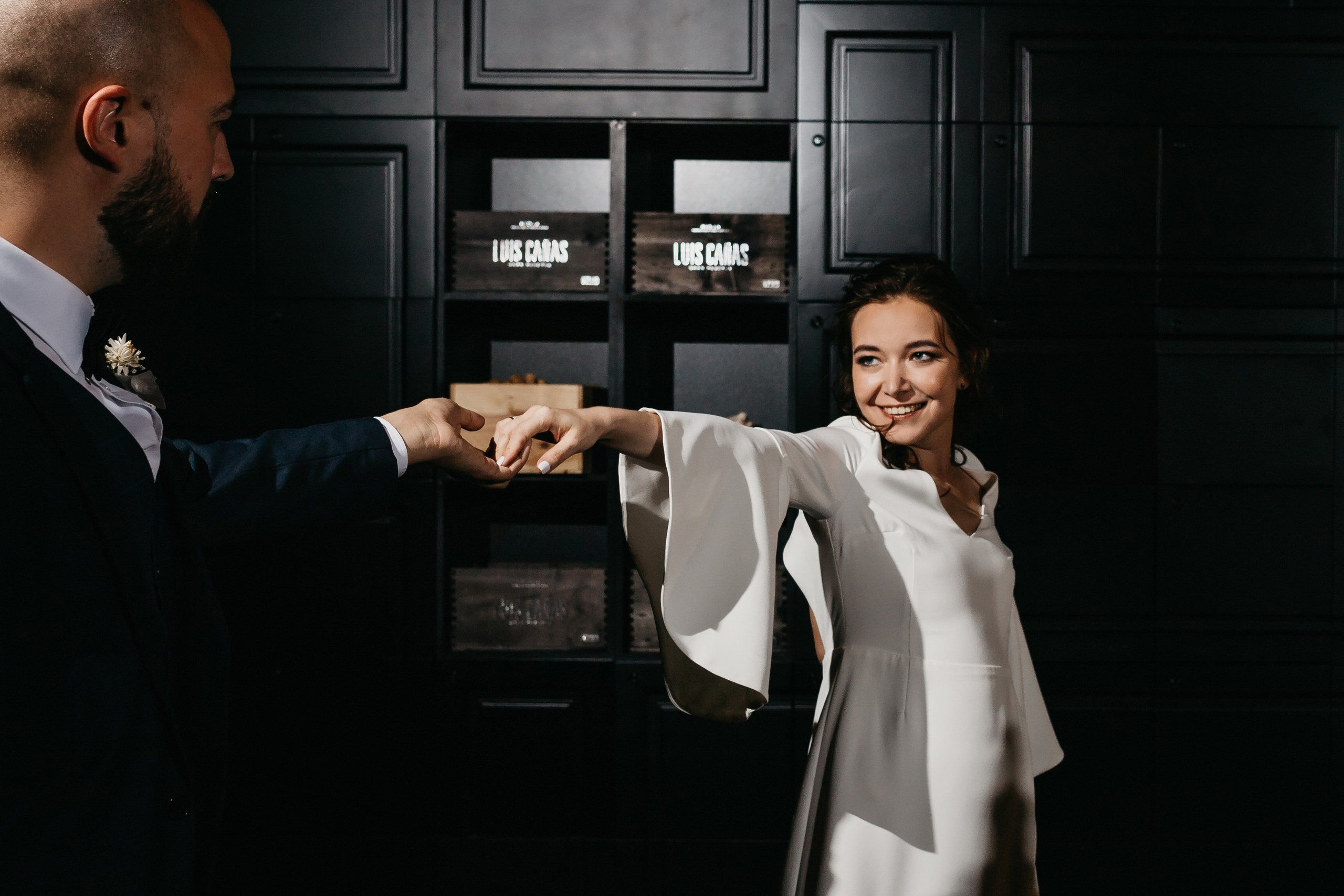 Свадебная съёмка в баре Сезоны. Свадебный и семейный фотограф в Санкт-Петербурге Игорь Бабенко