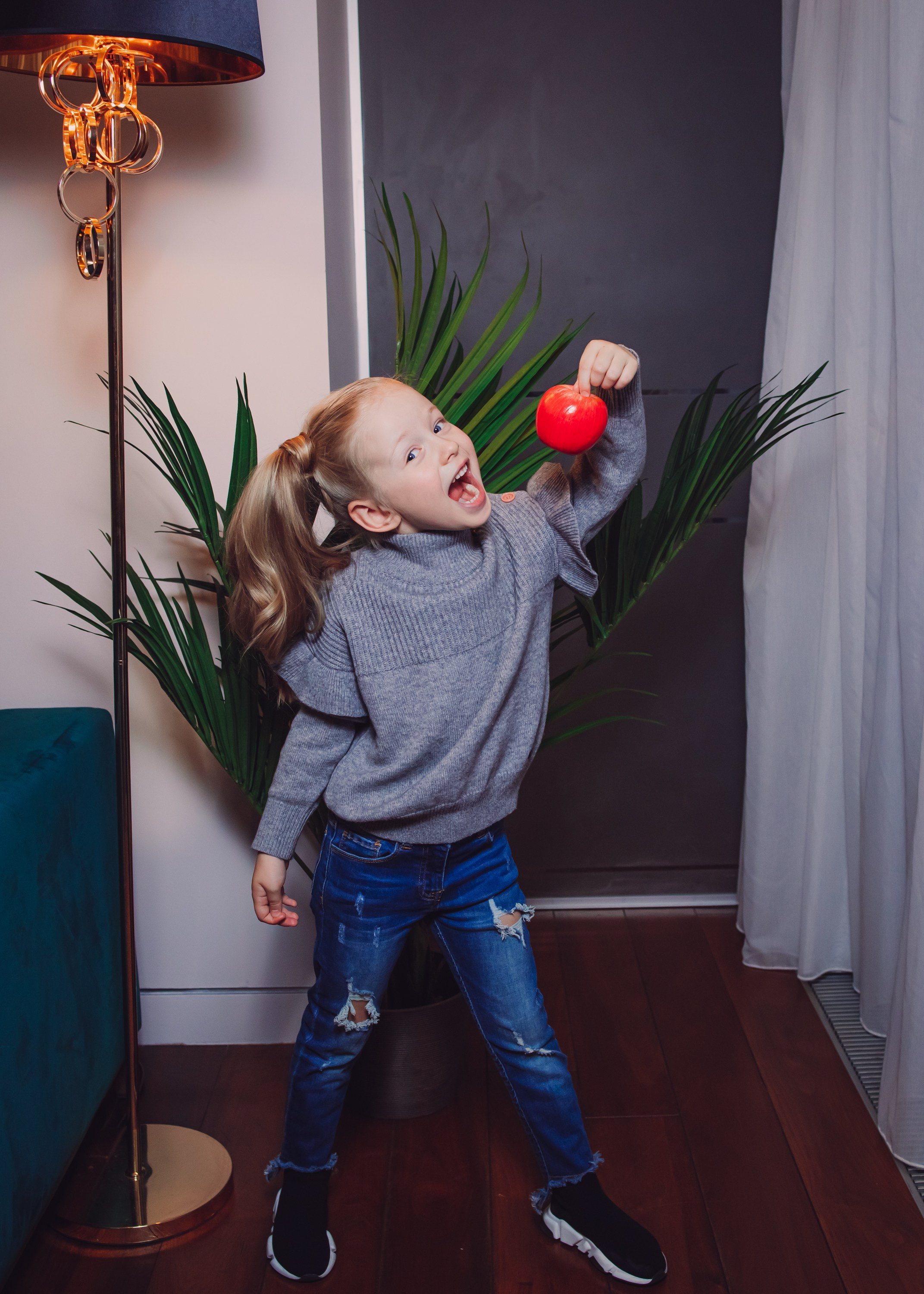 Новогодняя съемка в студии Алеси Марии. Агенство фотографов под любой запрос. Москва