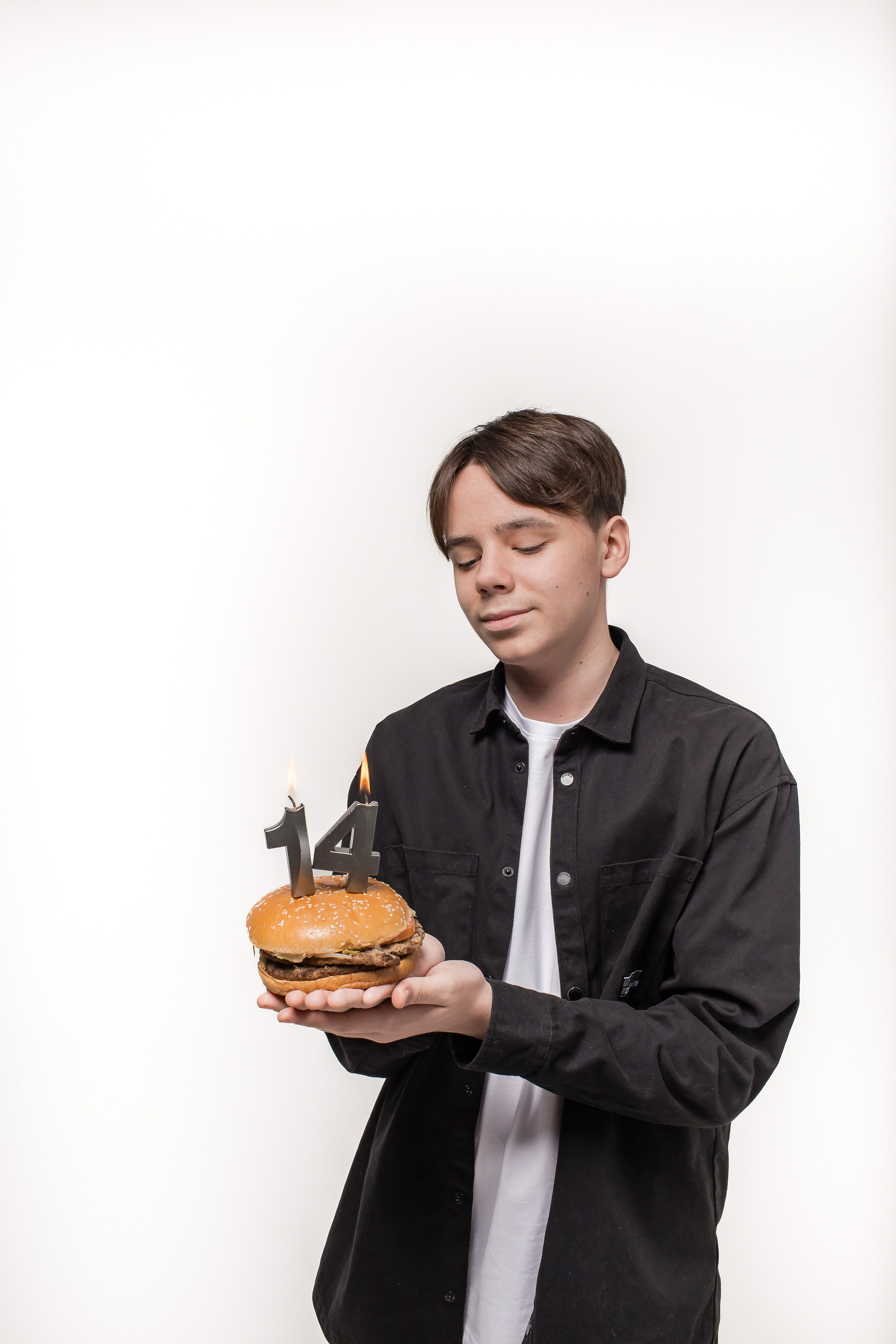 День рождение от 4 до 18 лет (на белом фоне). Детский семейный фотограф на первый годик город Новосибирск Дымова Светлана пакеты всё включено 1-3 года