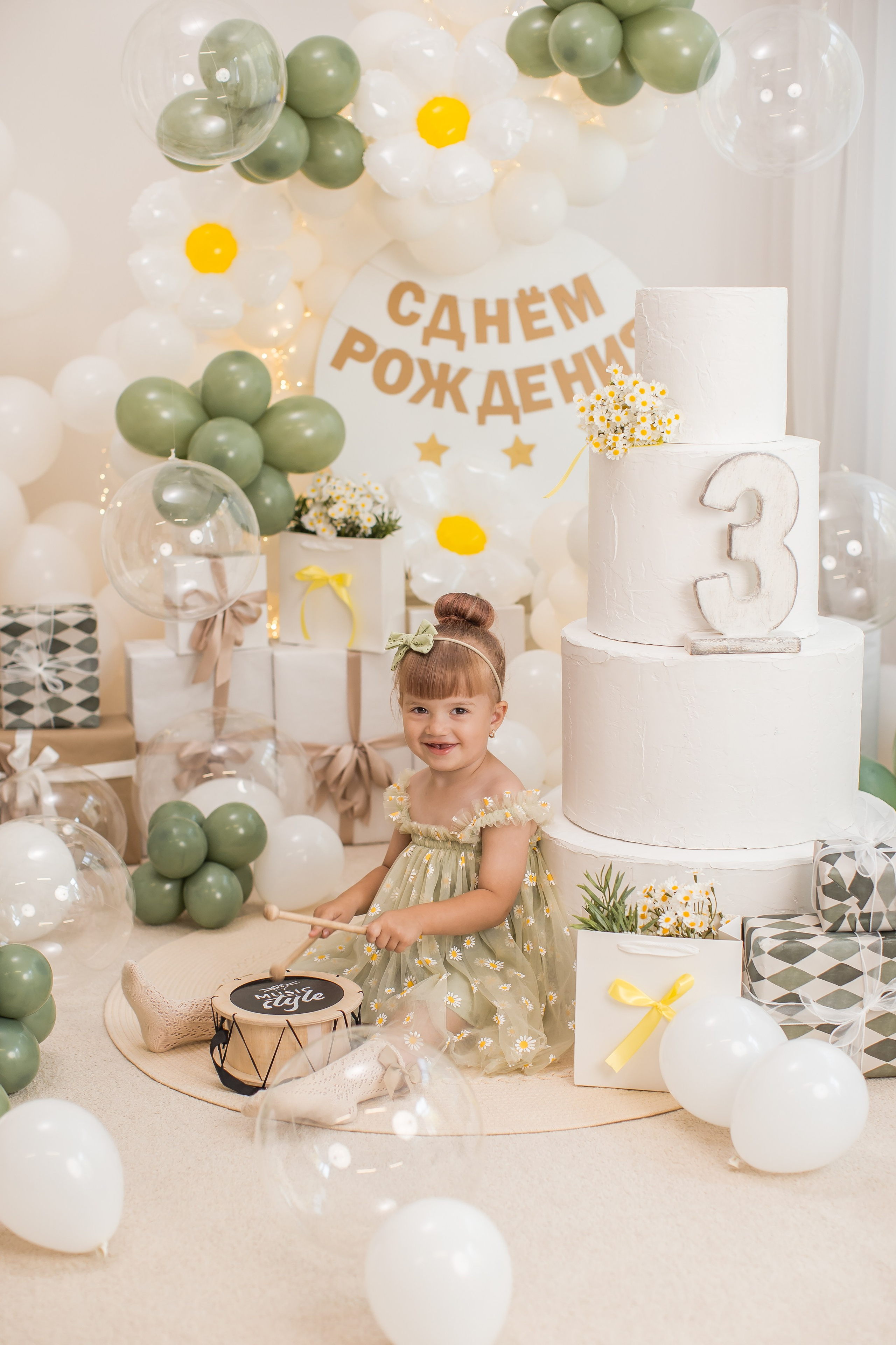 Оформление от 1 года до 4 лет. (Цвет шаров на выбор). Детский семейный фотограф на первый годик город Новосибирск Дымова Светлана пакеты всё включено 1-3 года