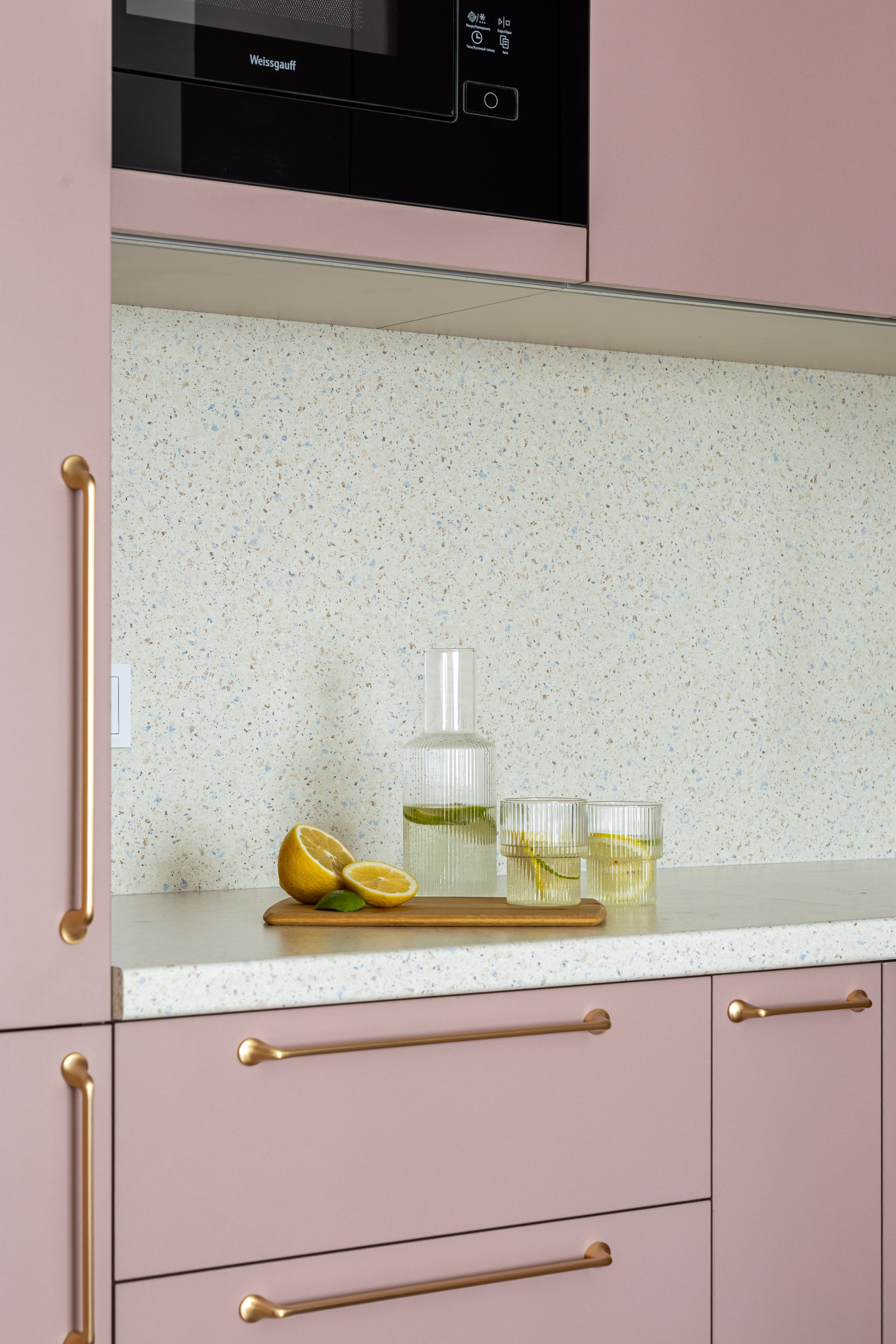 Леденцовый контемпорари с элементами глэм-софт. Veselinskiy| Интерьерный фотограф | Москва