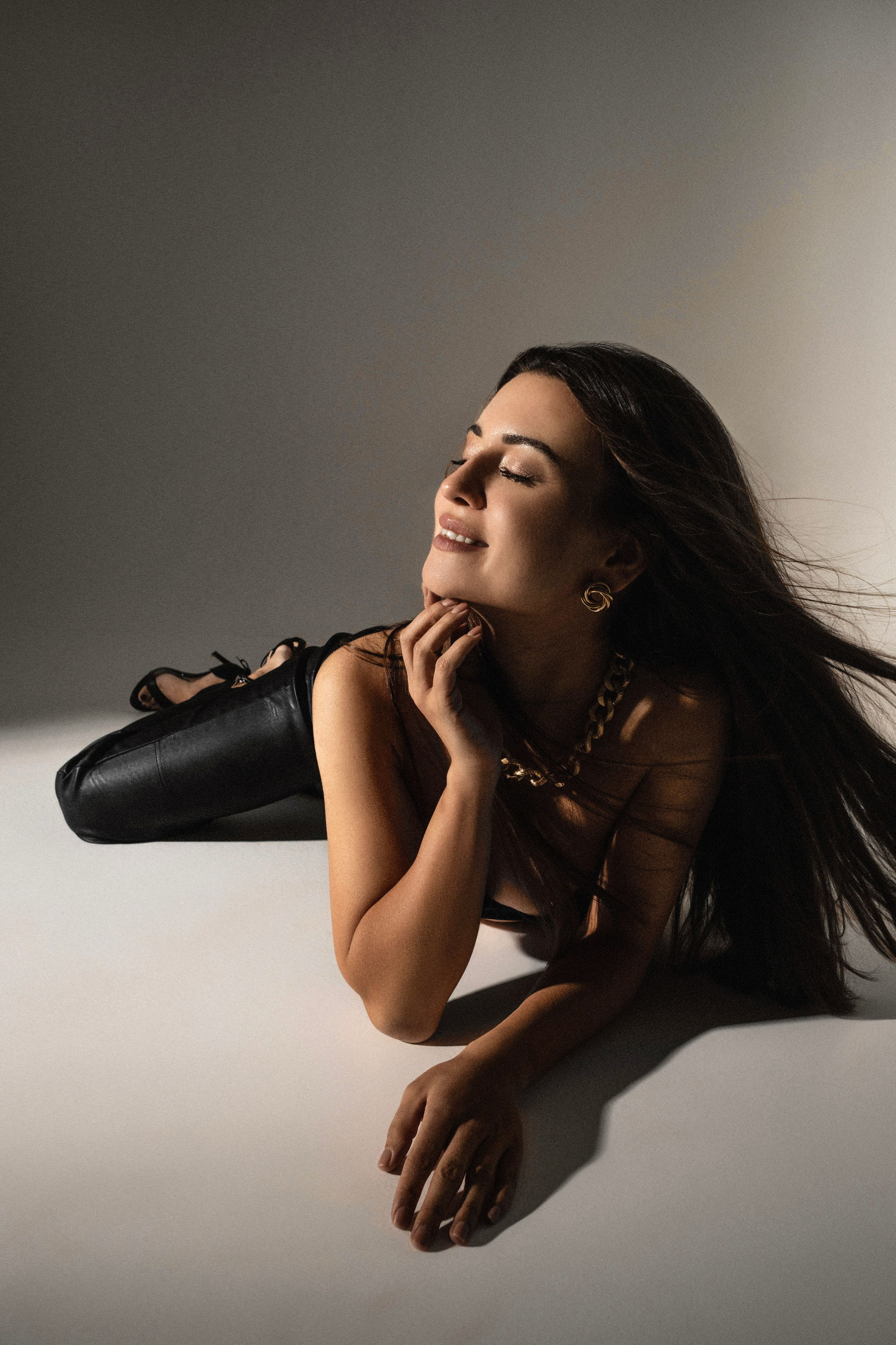 Студийная съёмка. Женский фотограф в Санкт-Петербурге, Москве и весь мир Алёна Мамаева