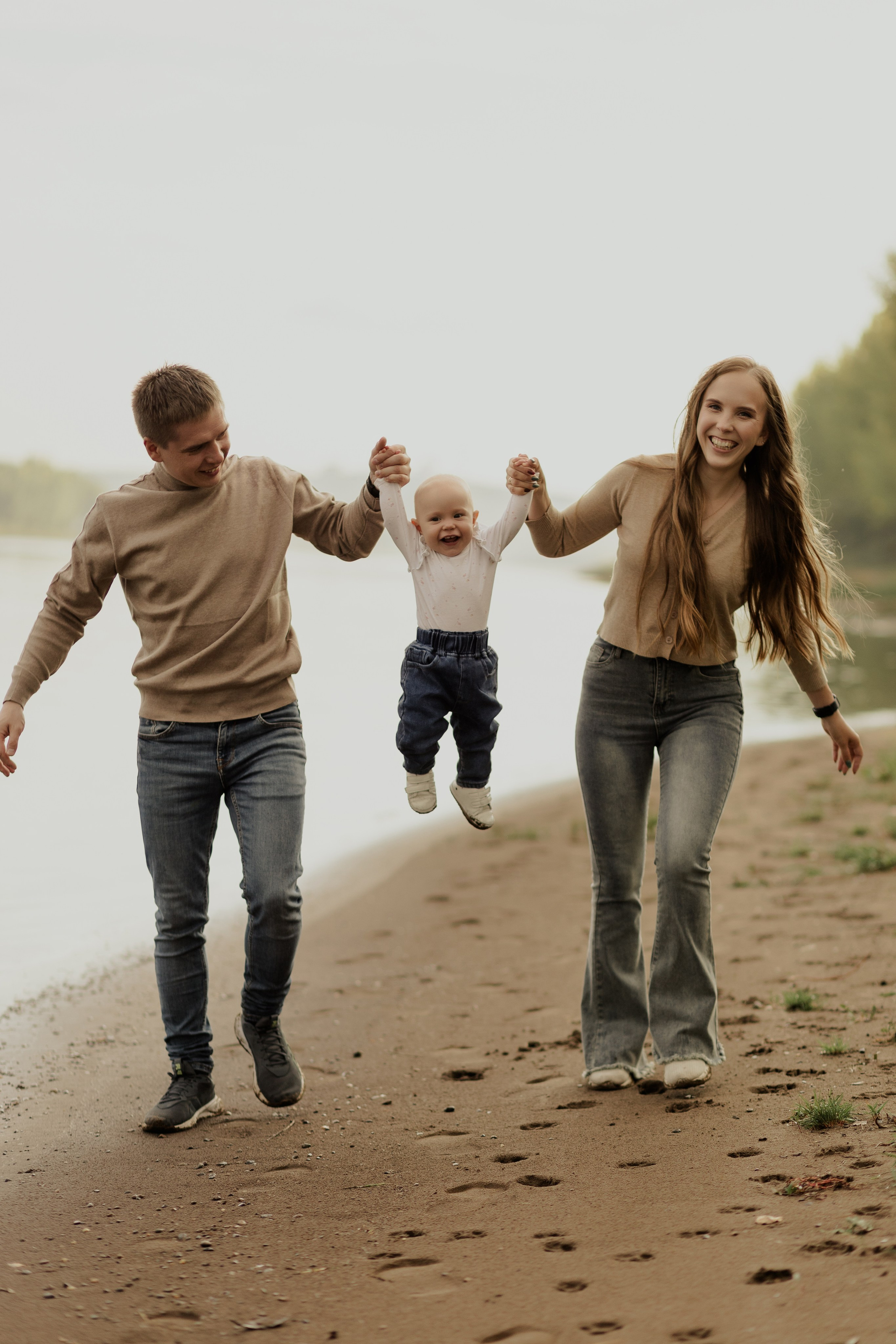 Ольга, Виталий и Мирослава. Свадебный фотограф Чайковский