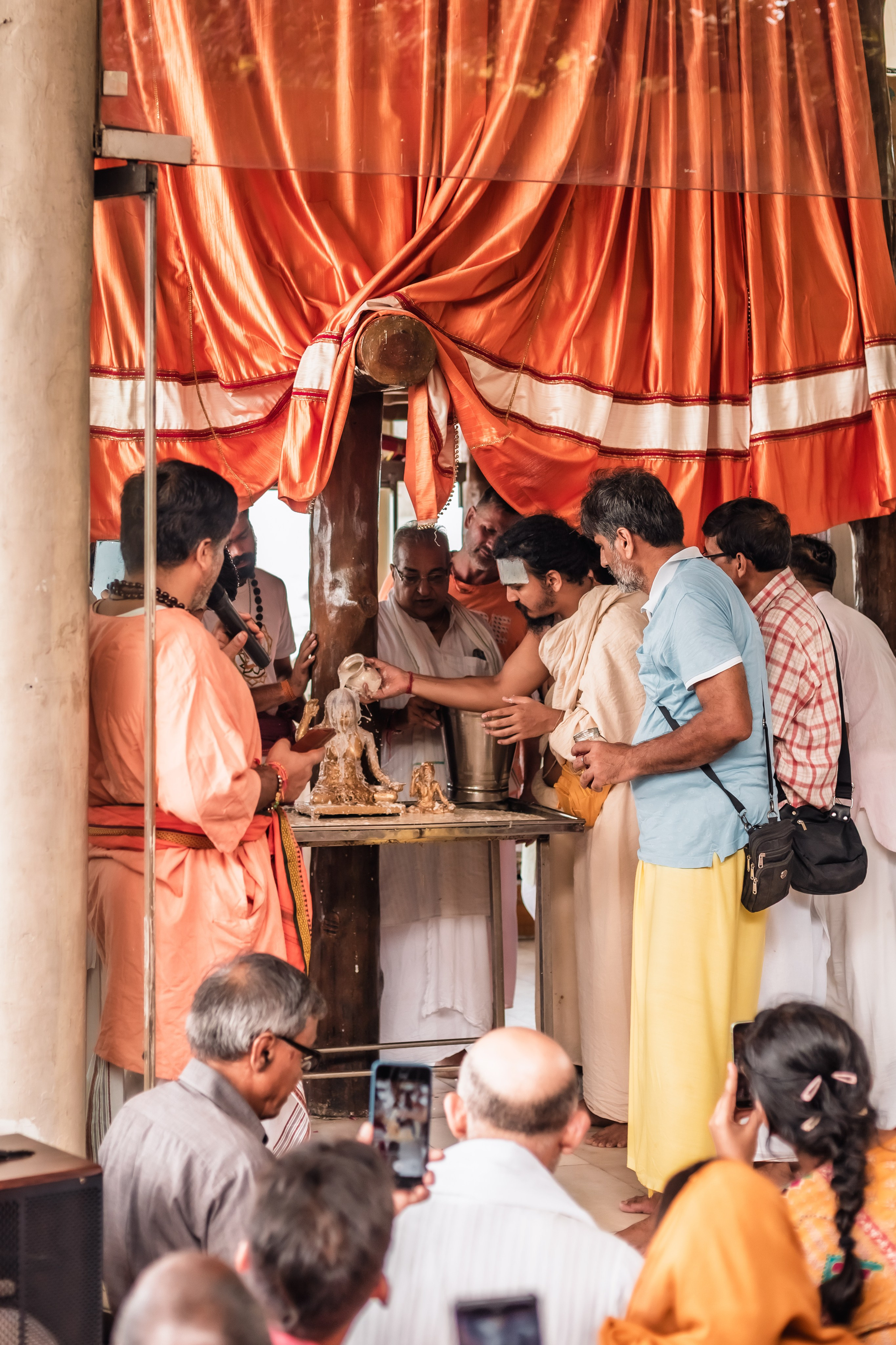 Abhisheka Devraha Baba on Sri Devdas ji maharaj bd. Mariam Bagdasaryan