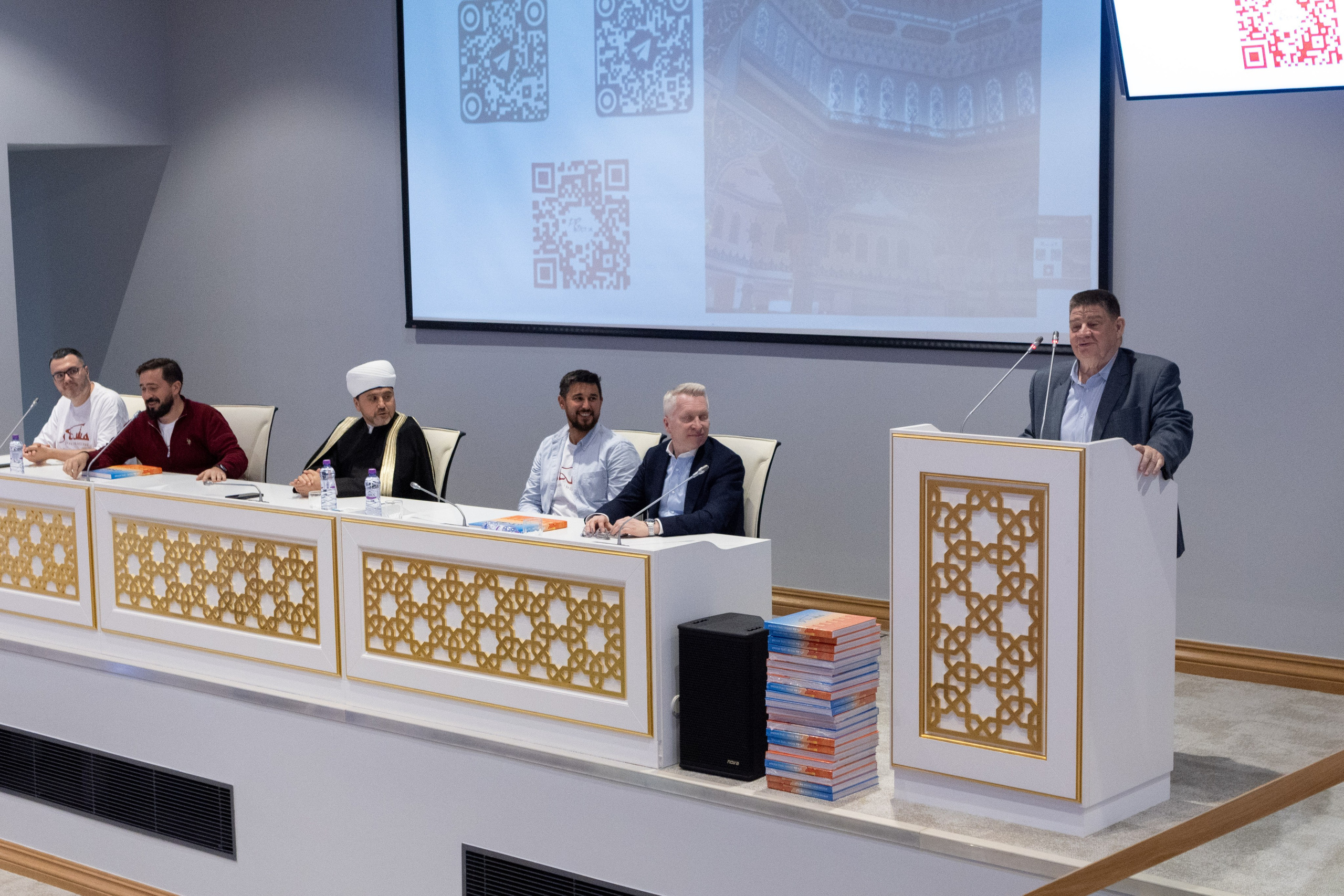 Репортаж с презентации книги — «Москва: город вязевый». Рекламный, предметный, репортажный, семейный фотограф и художник в Москве