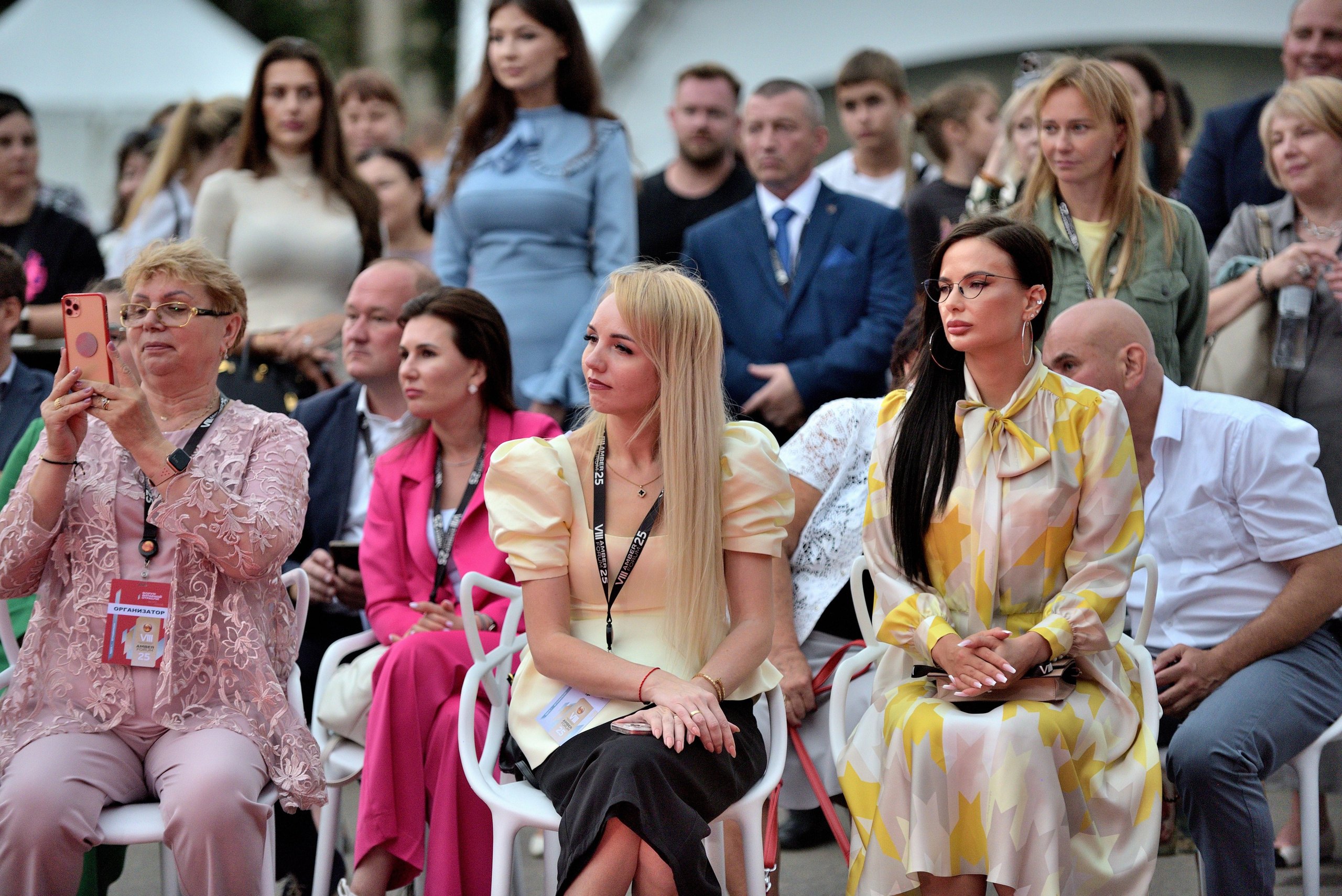 "Зрители показа мод в рамках Форума Янтарной отрасли в Москве".