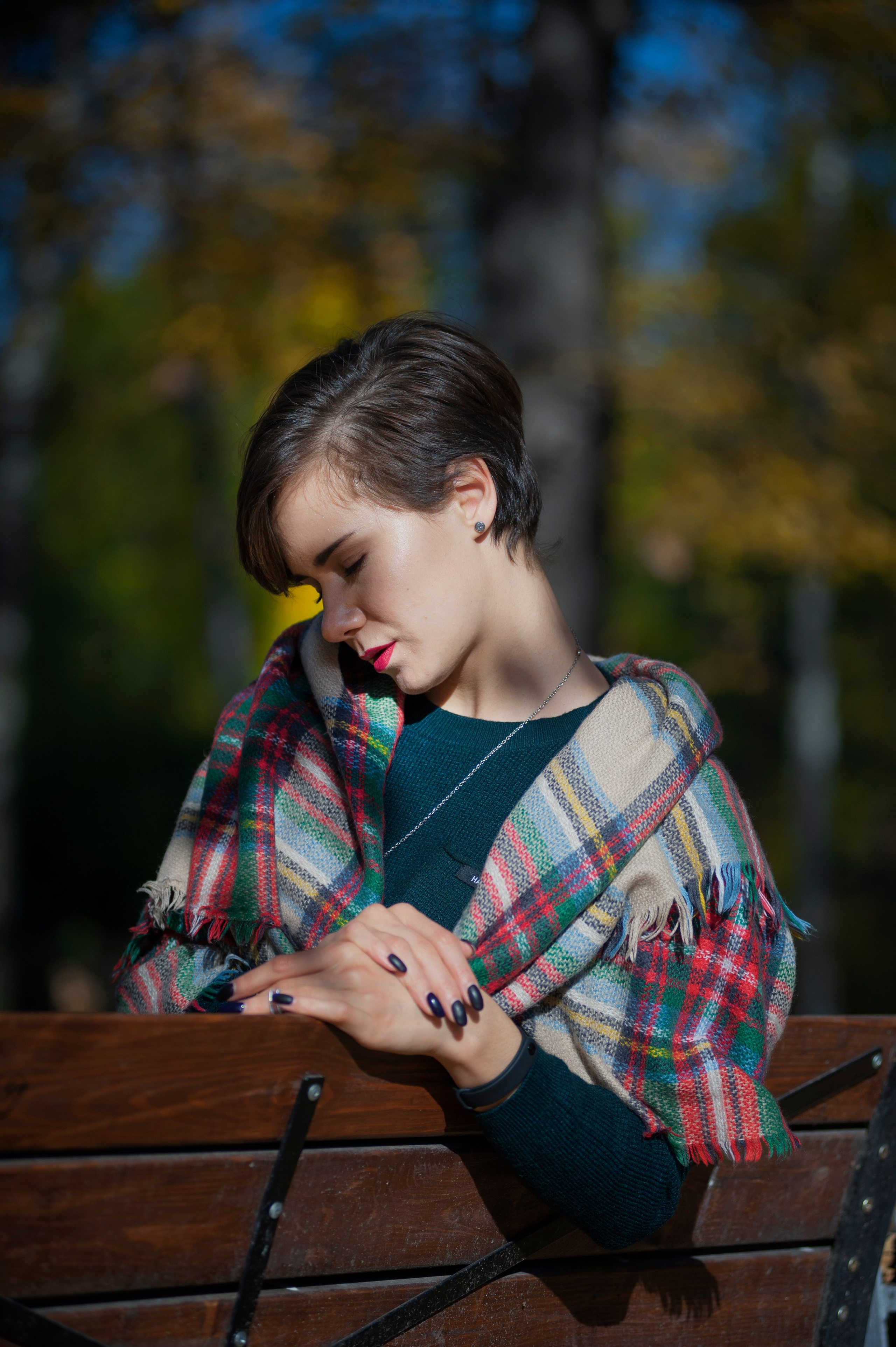 Женский портрет в естественном свете, крупный план.